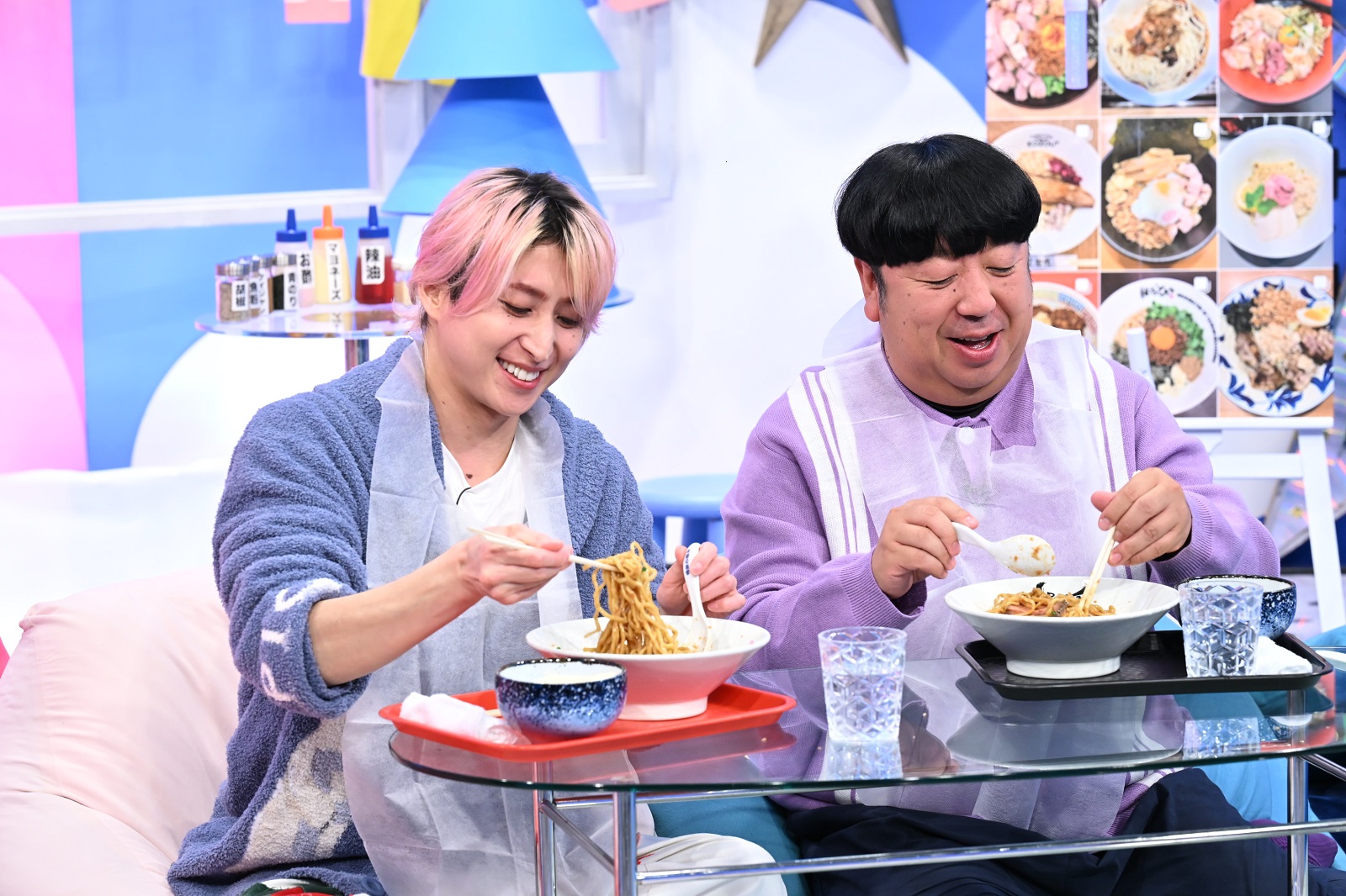 佐久間大介(Snow Man)、日村勇紀(バナナマン)の写真