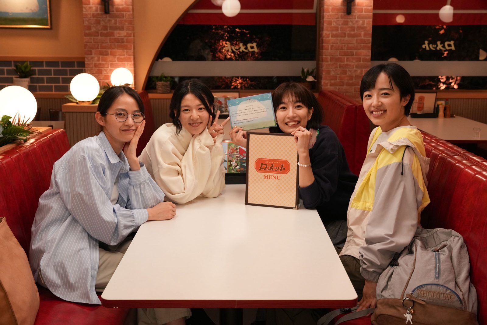 木竜麻生、森田望智、片山友希、伊藤万理華の写真