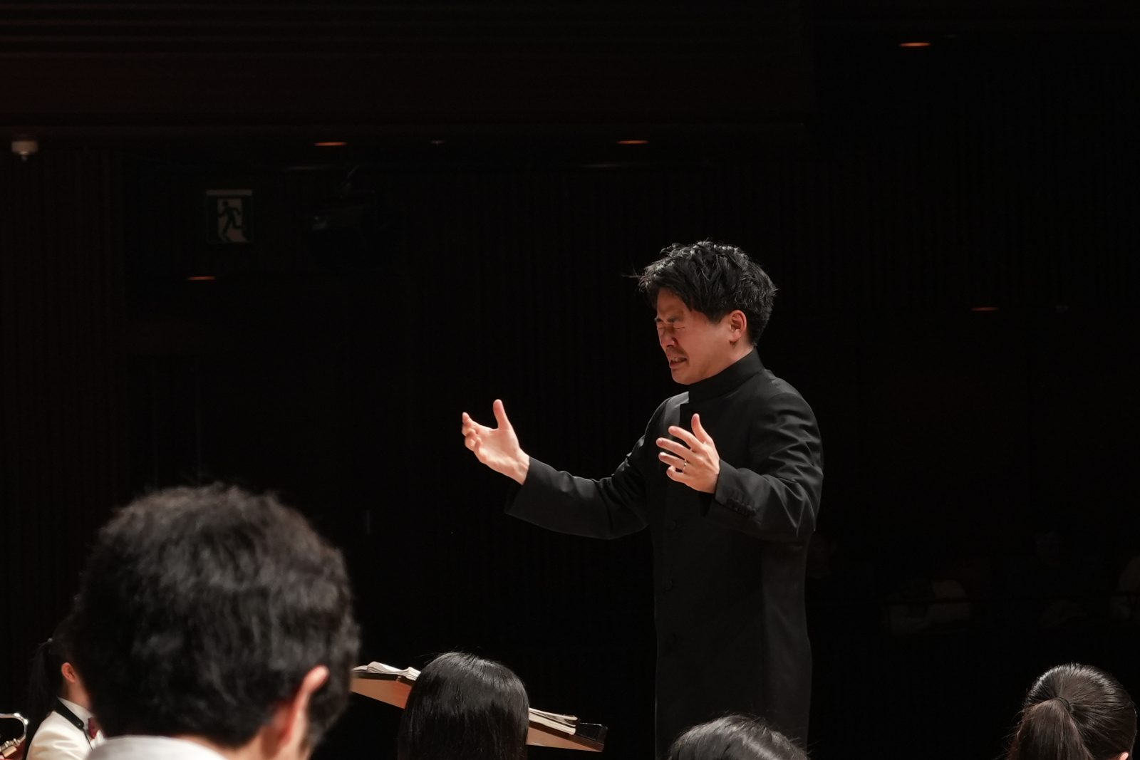 東京・八王子学園吹奏楽部 顧問・髙梨晃先生の写真