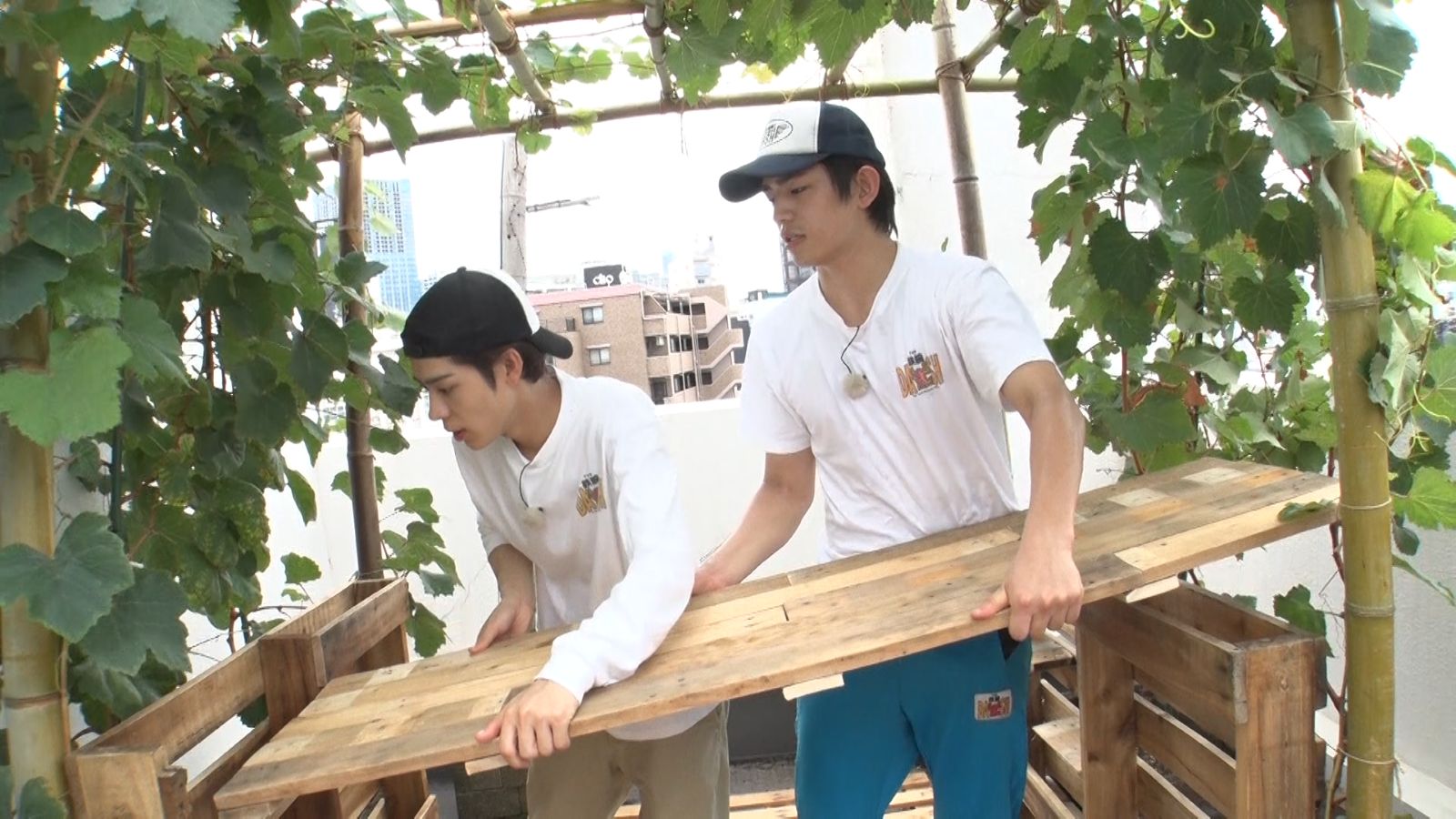 timeleszの松島聡と篠塚大輝の写真