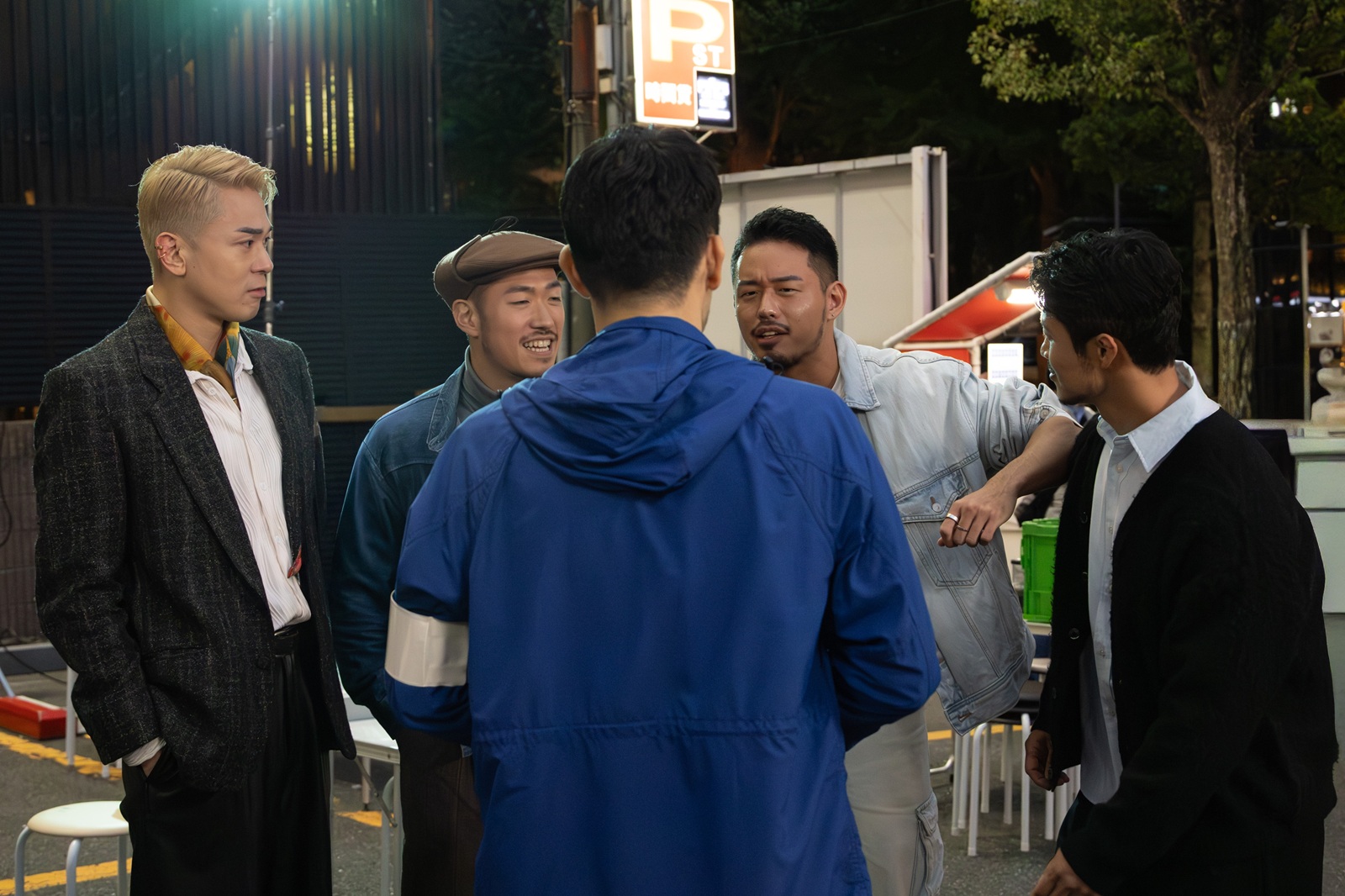 大谷亮平らの写真