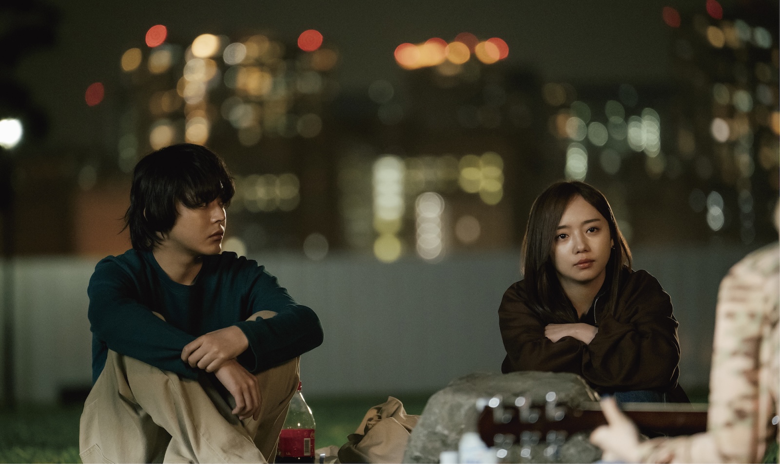  映画『恋愛裁判に出演する倉悠貴、齊藤京子