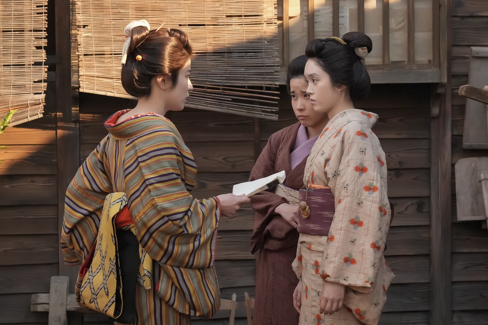 連続テレビ小説『ばけばけ』に出演するさとうほなみ、髙石あかり、円井わん