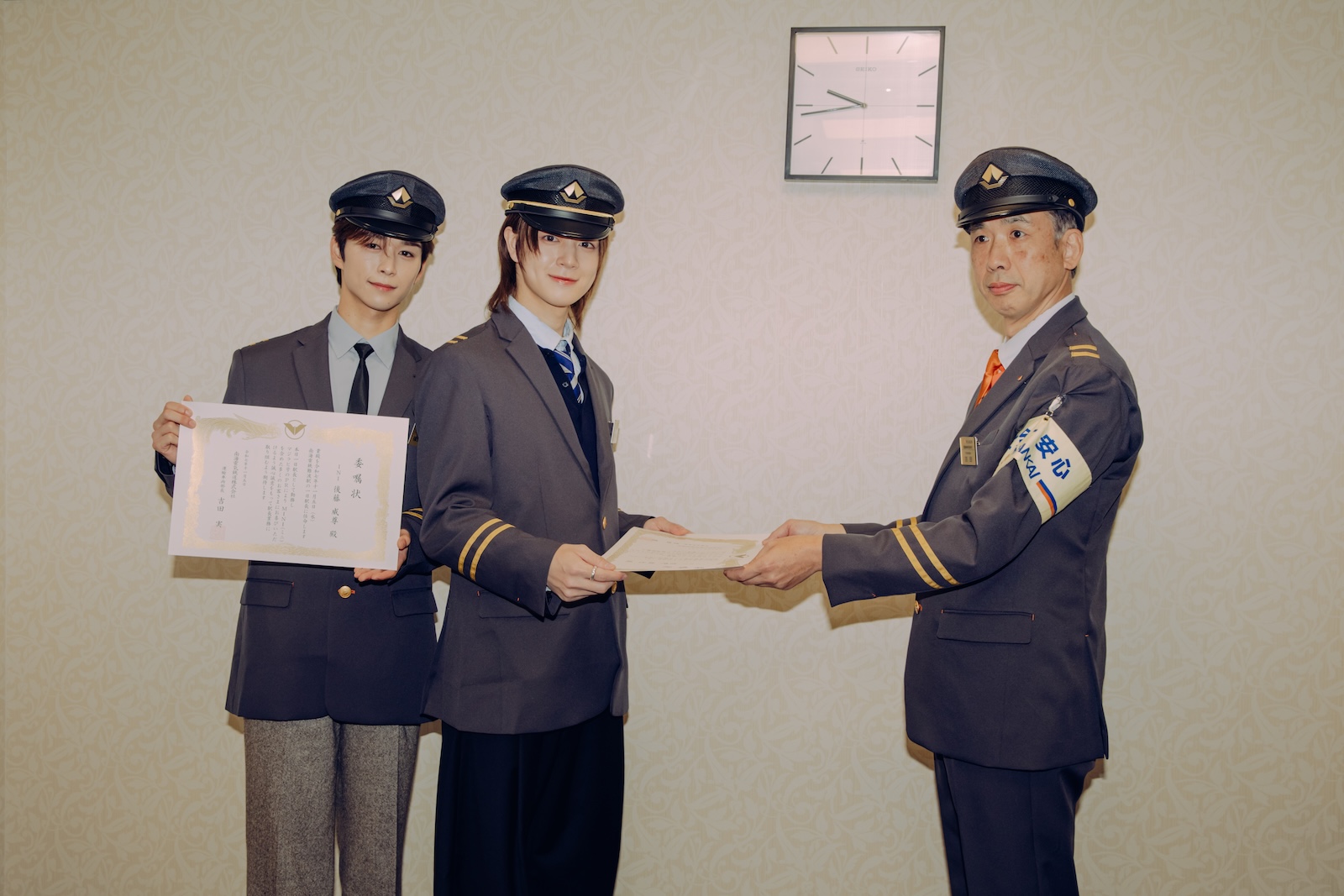 INIの後藤威尊と佐野雄⼤が南海難波駅の1⽇駅⻑に就任