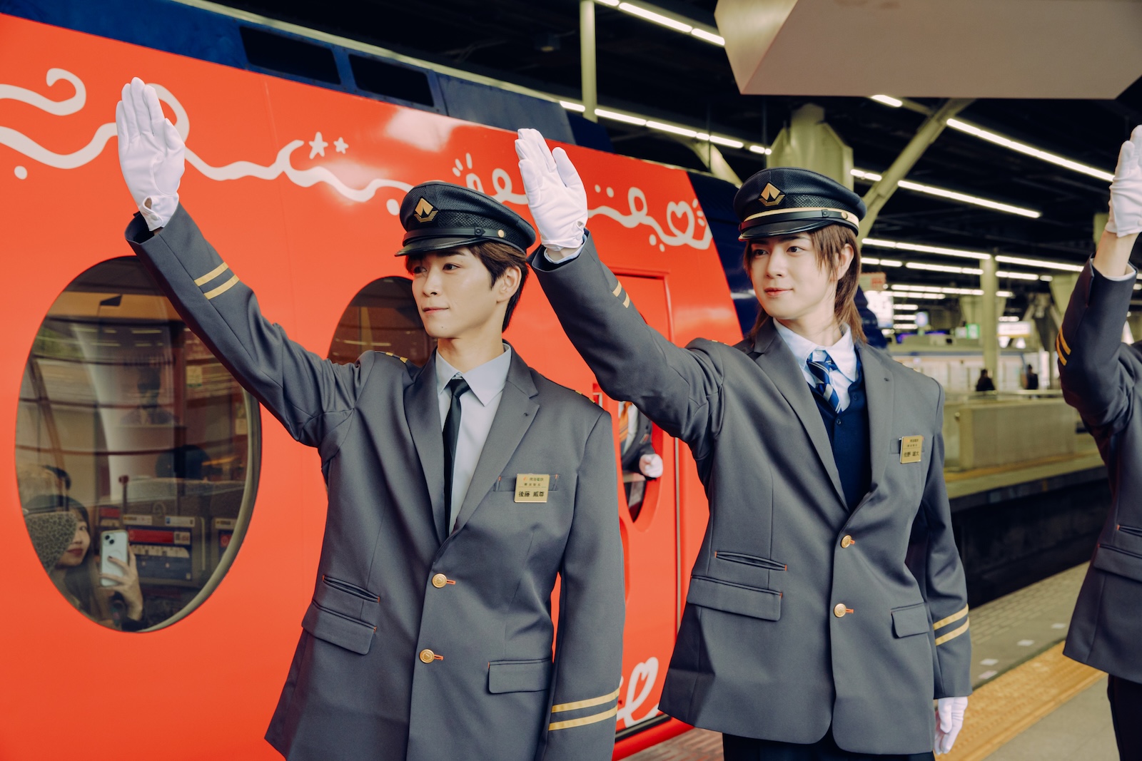 INIの後藤威尊と佐野雄⼤が南海難波駅の1⽇駅⻑に就任