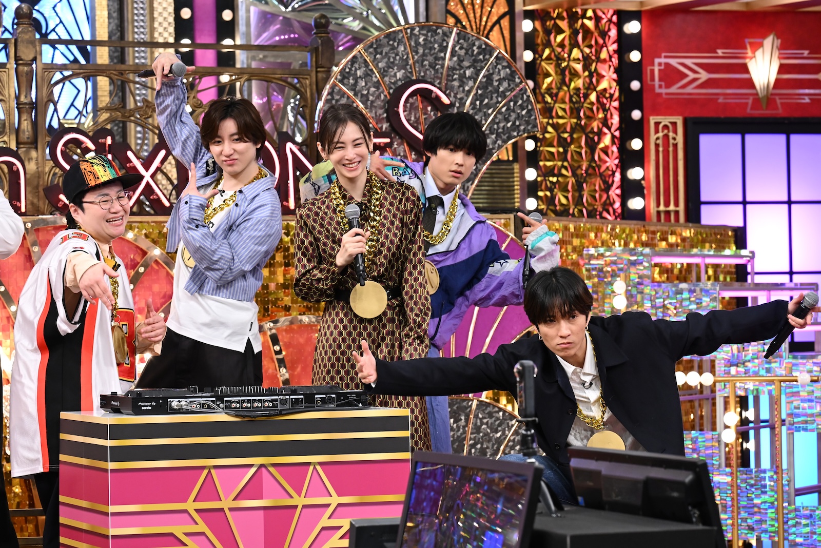 『Golden SixTONES』に出演する近藤春菜(ハリセンボン)、京本大我、北川景子、松村北斗、田中樹