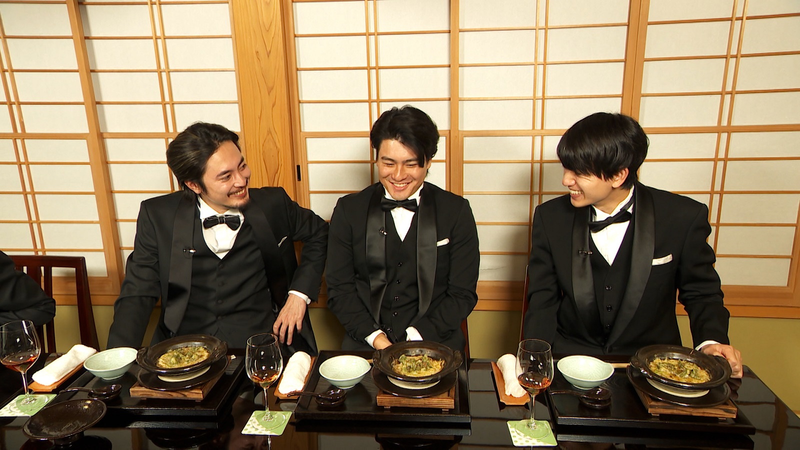 間宮祥太朗と、SixTONES森本慎太郎と髙地優吾の写真