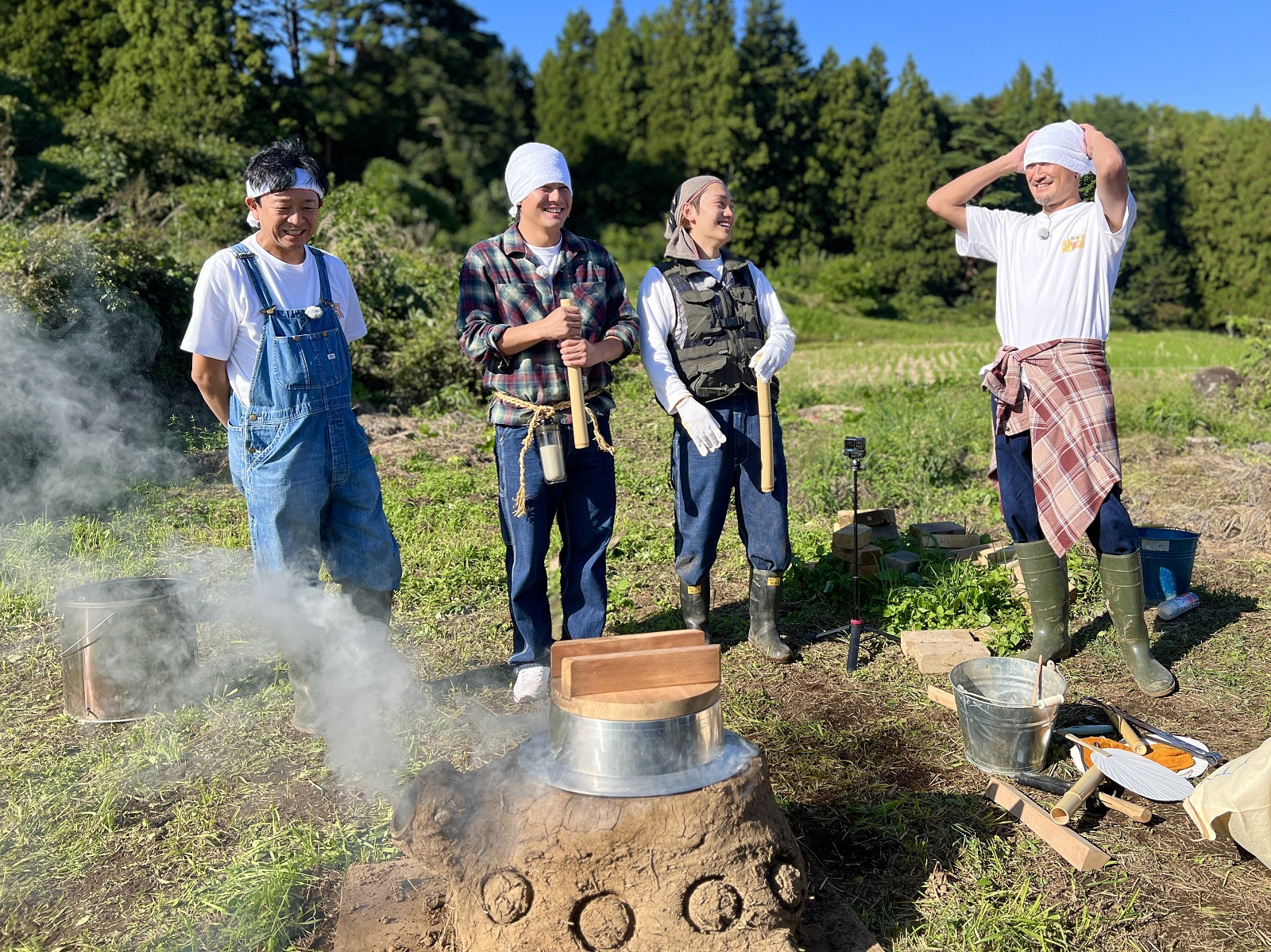 城島茂、松岡昌宏、SixTONESの森本慎太郎、なにわ男子の藤原丈一郎の写真