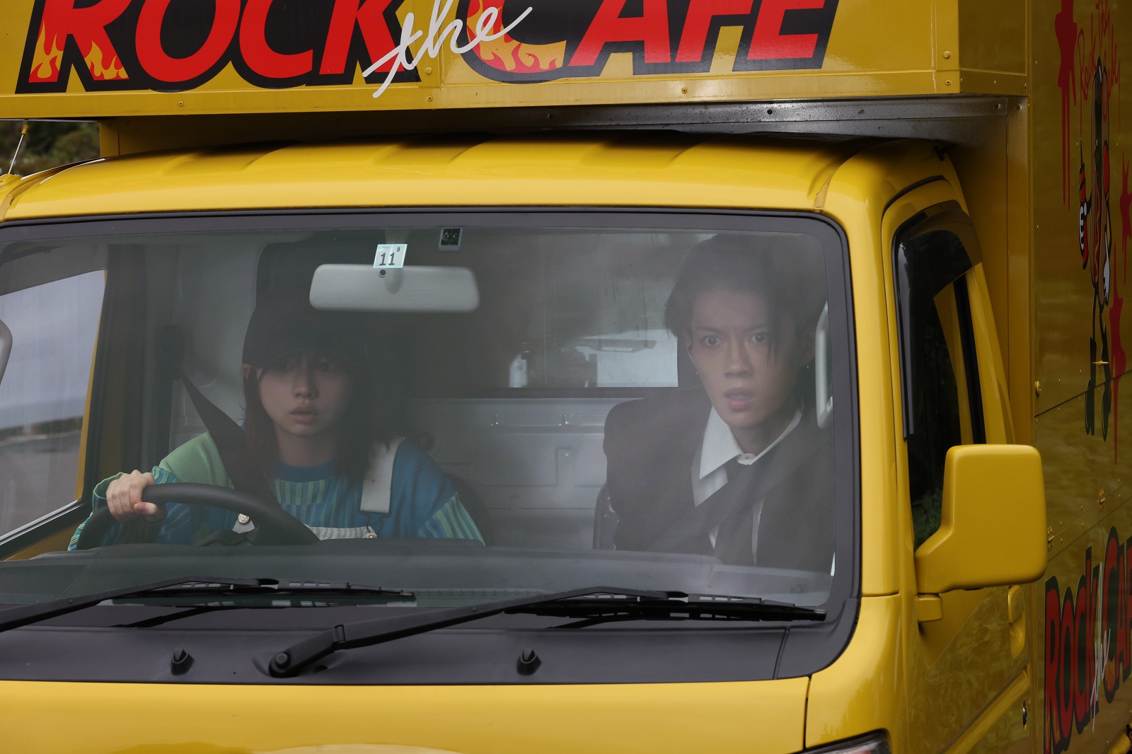 桜田ひよりと佐野勇斗の写真