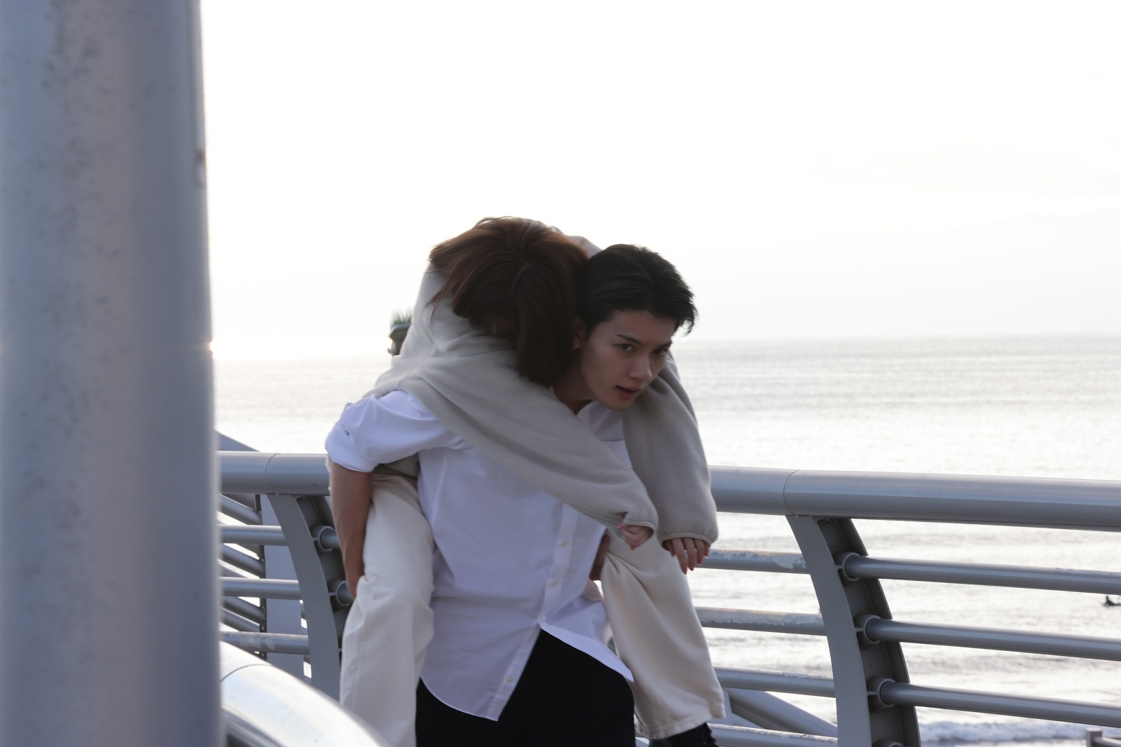 八神結以(桜田ひより)、林田大介(佐野勇斗)の写真