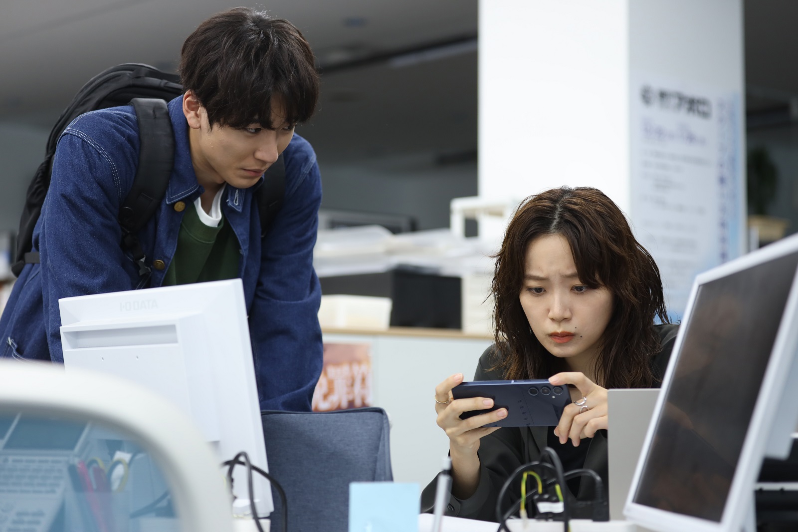 深川麻衣、秋谷郁甫の写真