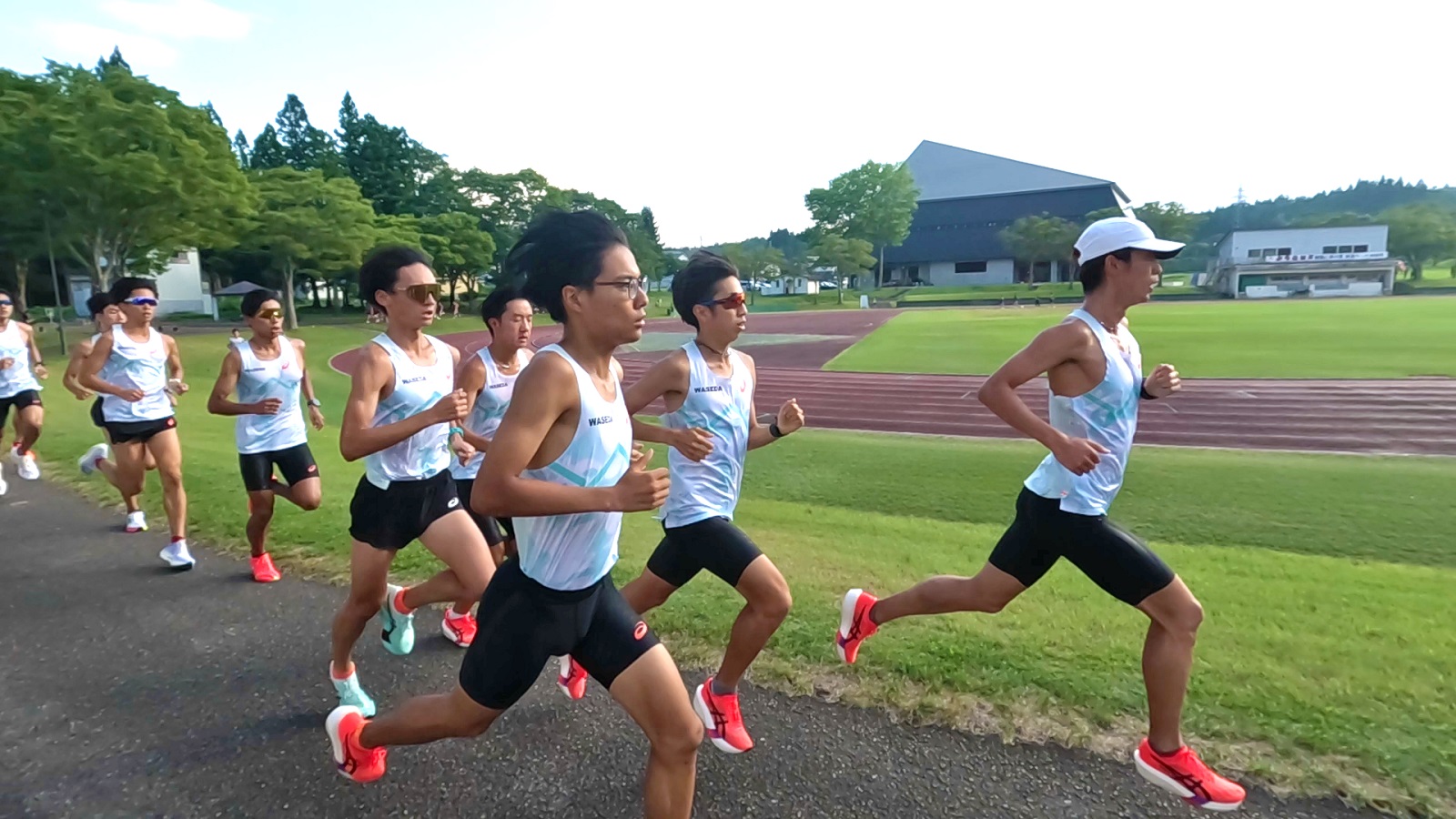 早稲田大学の“山の名探偵” 工藤慎作選手（3年生・手前）らの写真