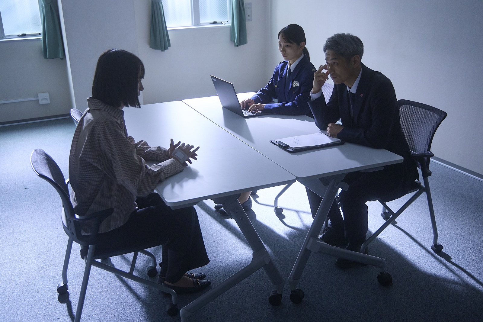 井桁弘恵らの写真