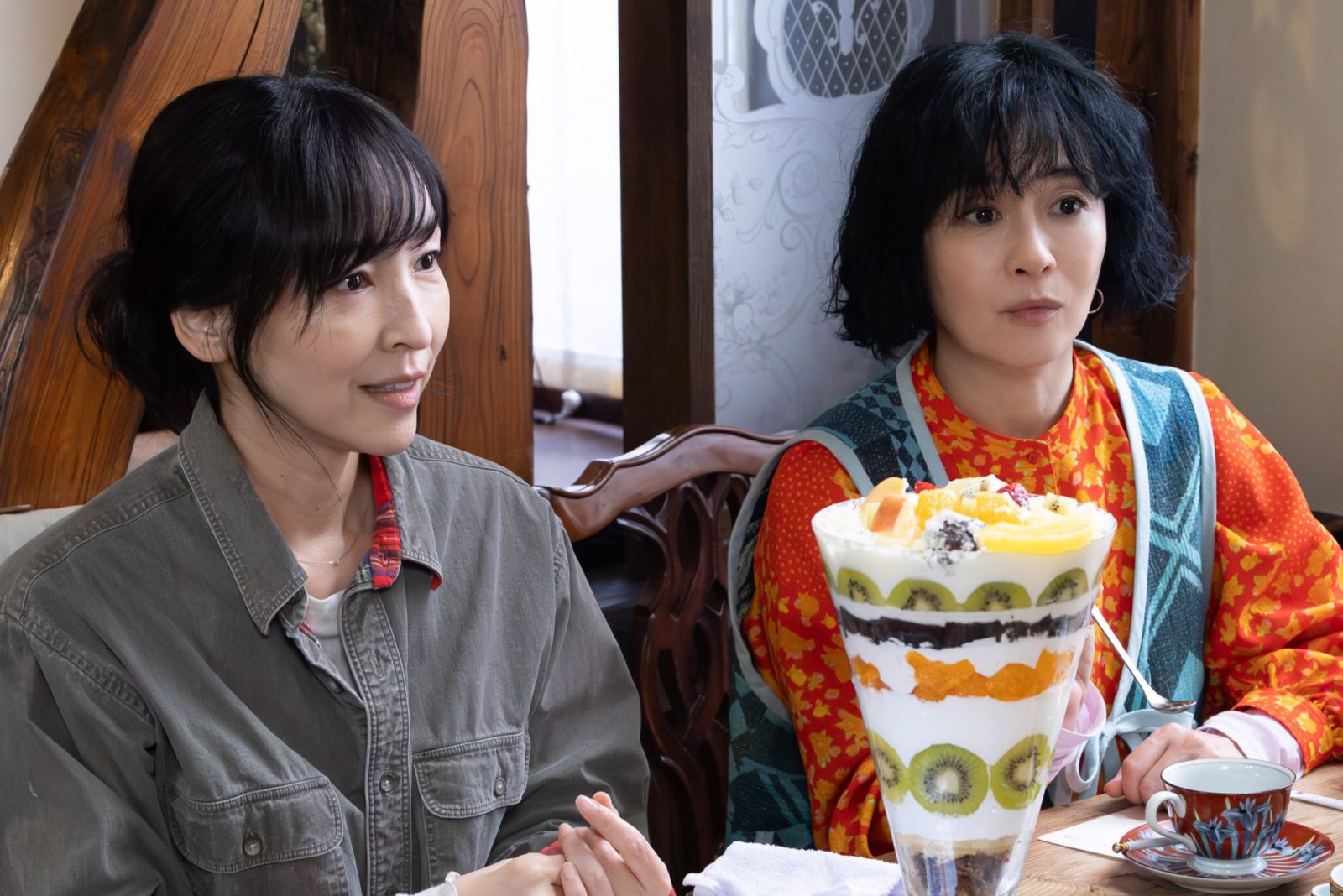 坂井真紀と麻生久美子の写真