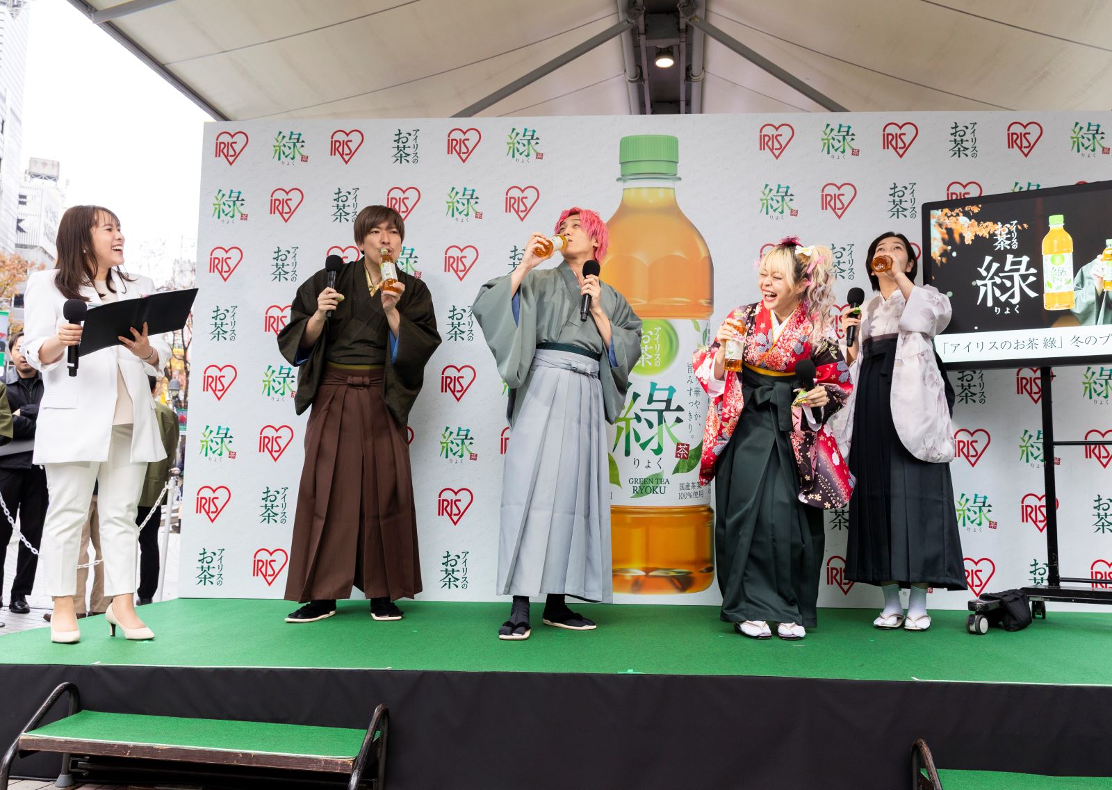 EXITとエルフの写真