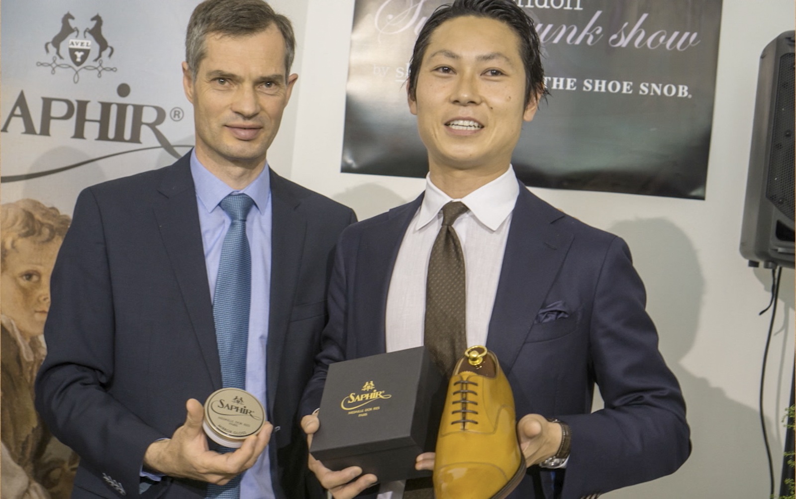 靴磨き世界大会で優勝した長谷川裕也さんの写真