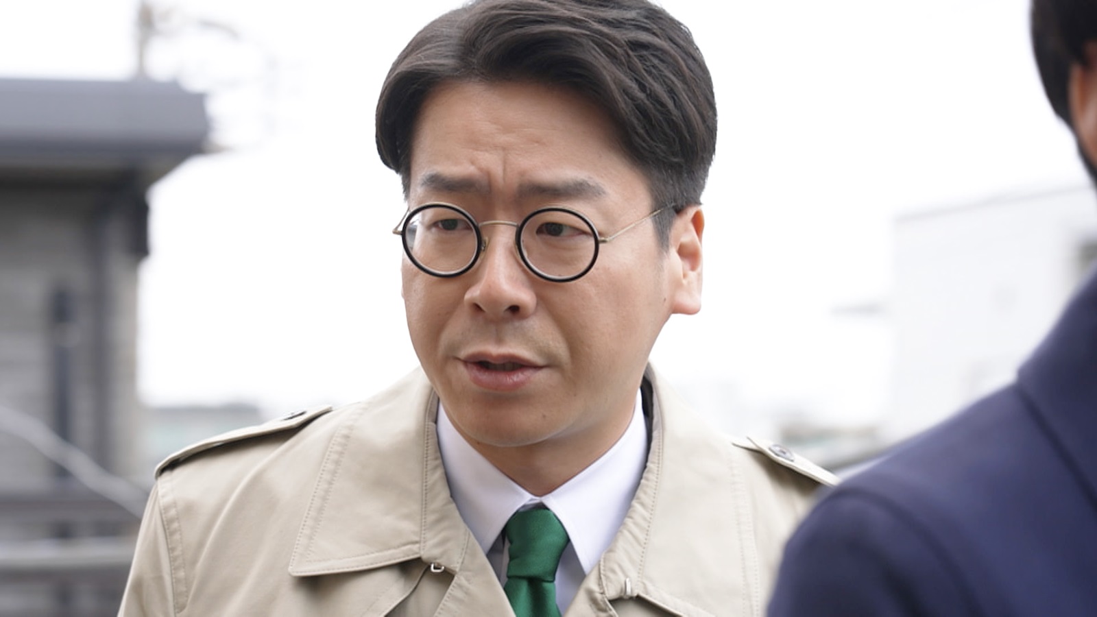 男性ブランコの浦井のりひろの写真