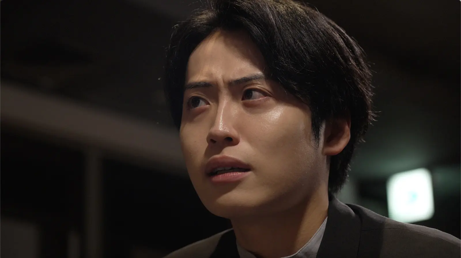 建設会社社長がもみ消した“現場”の記録…レインボー演じる国税局若手