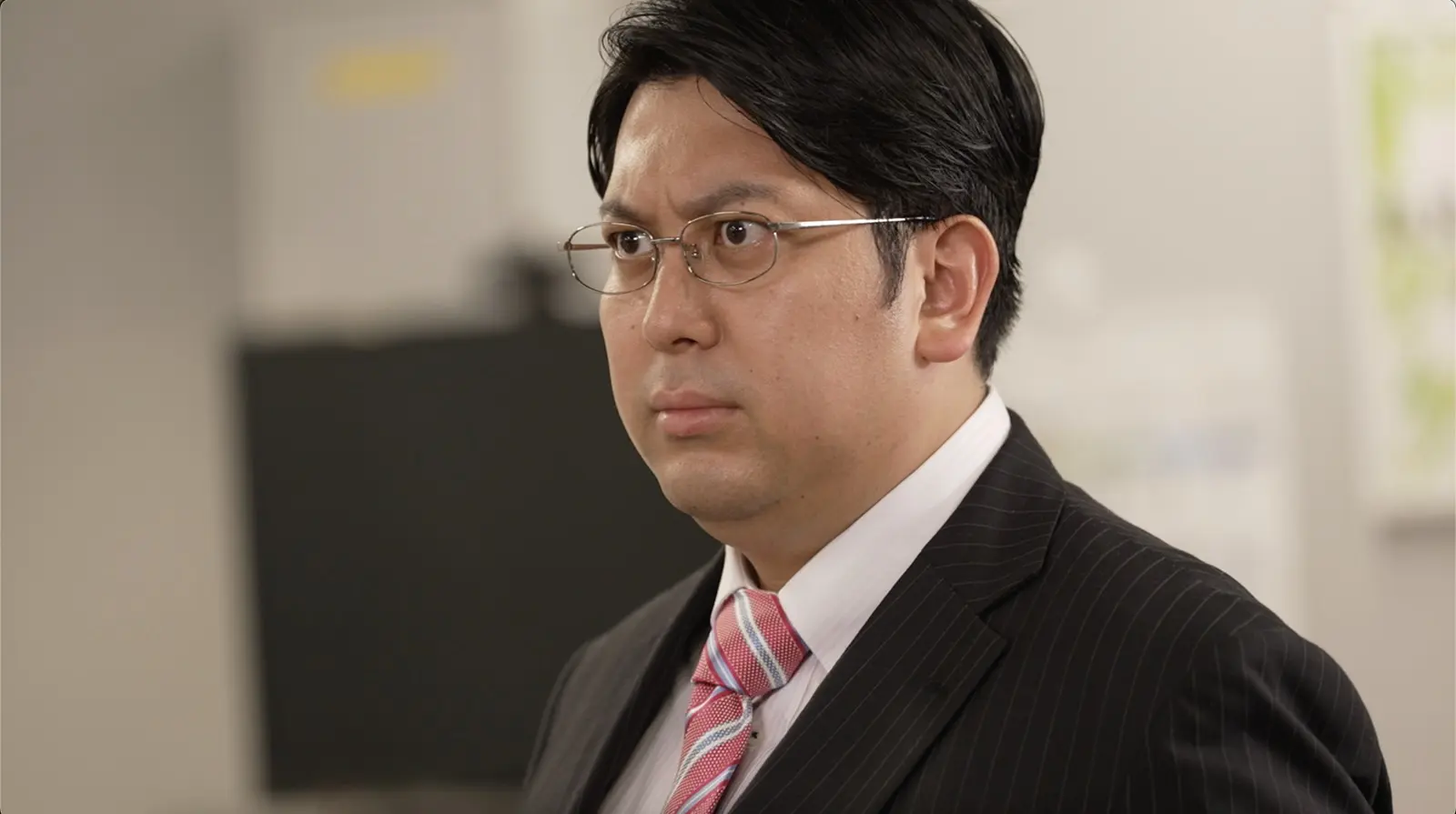 建設会社社長がもみ消した“現場”の記録…レインボー演じる国税局若手