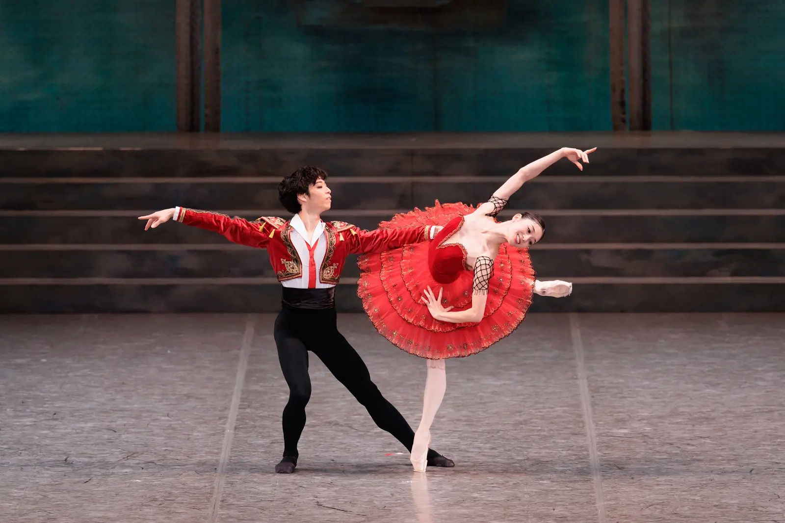 クリスマスマーケットも開催！東京バレエ団の冬の風物詩『くるみ割り