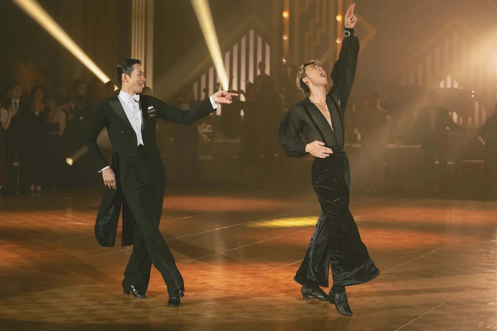 Netflix映画『10DANCE』 竹内涼真×町田啓太の躍動感あふれる場面写真が