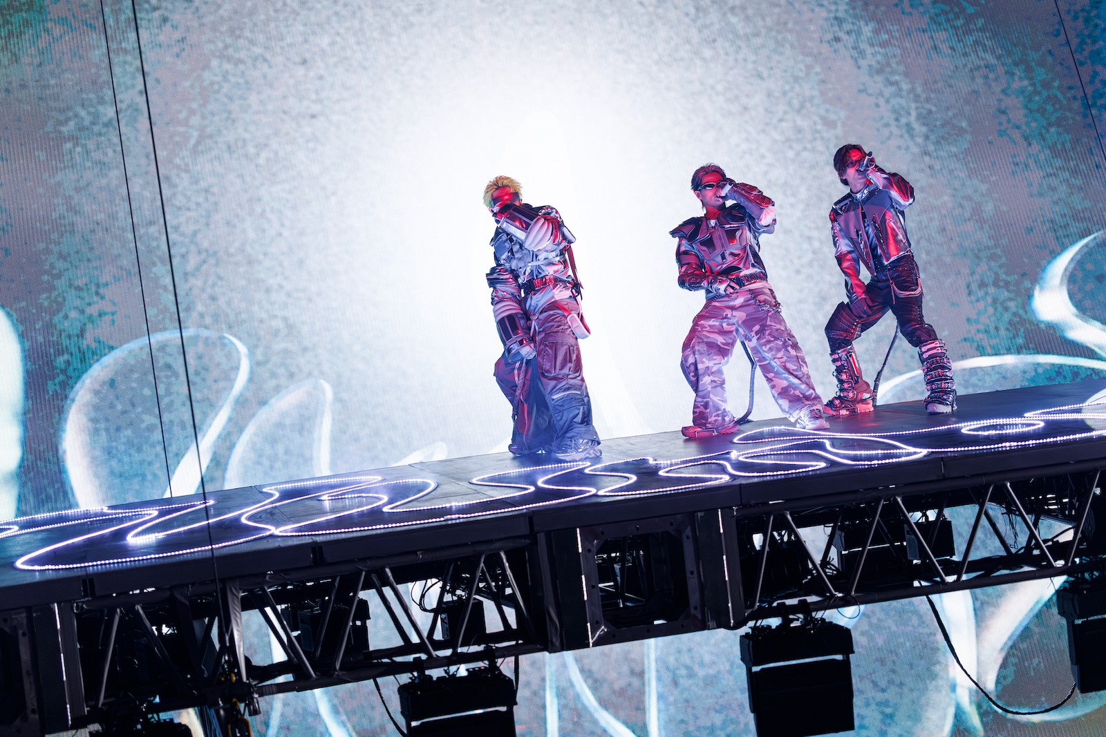 平野紫耀、神宮寺勇太、岸優太からなるNumber_iの全国ライブツアー『Number_i LIVE TOUR 2025 No.Ⅱ』