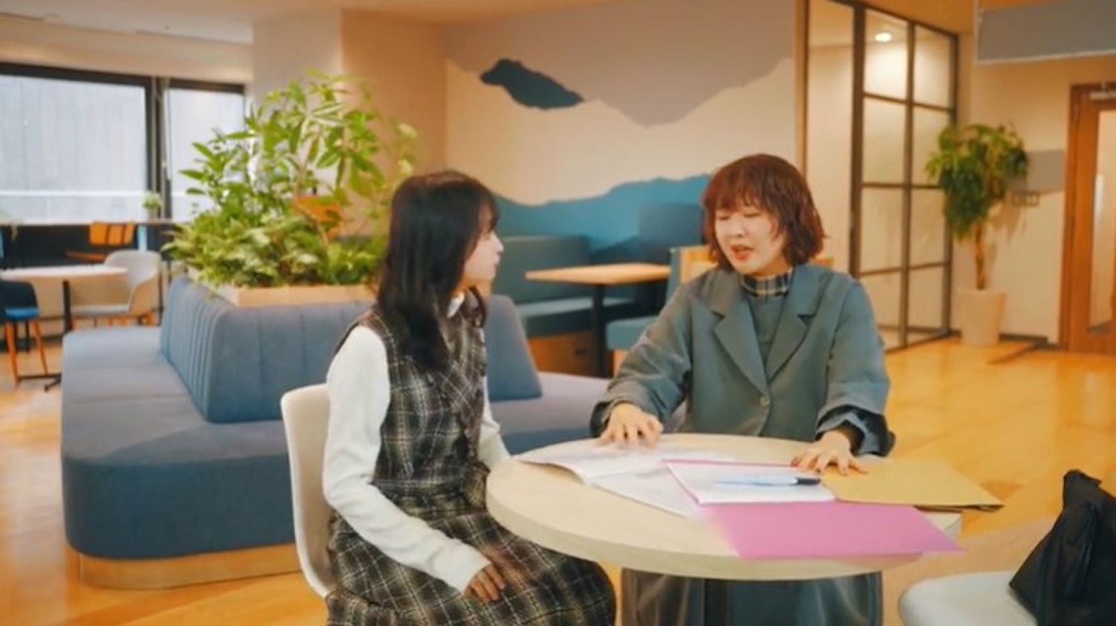 影山優佳、吉住の写真