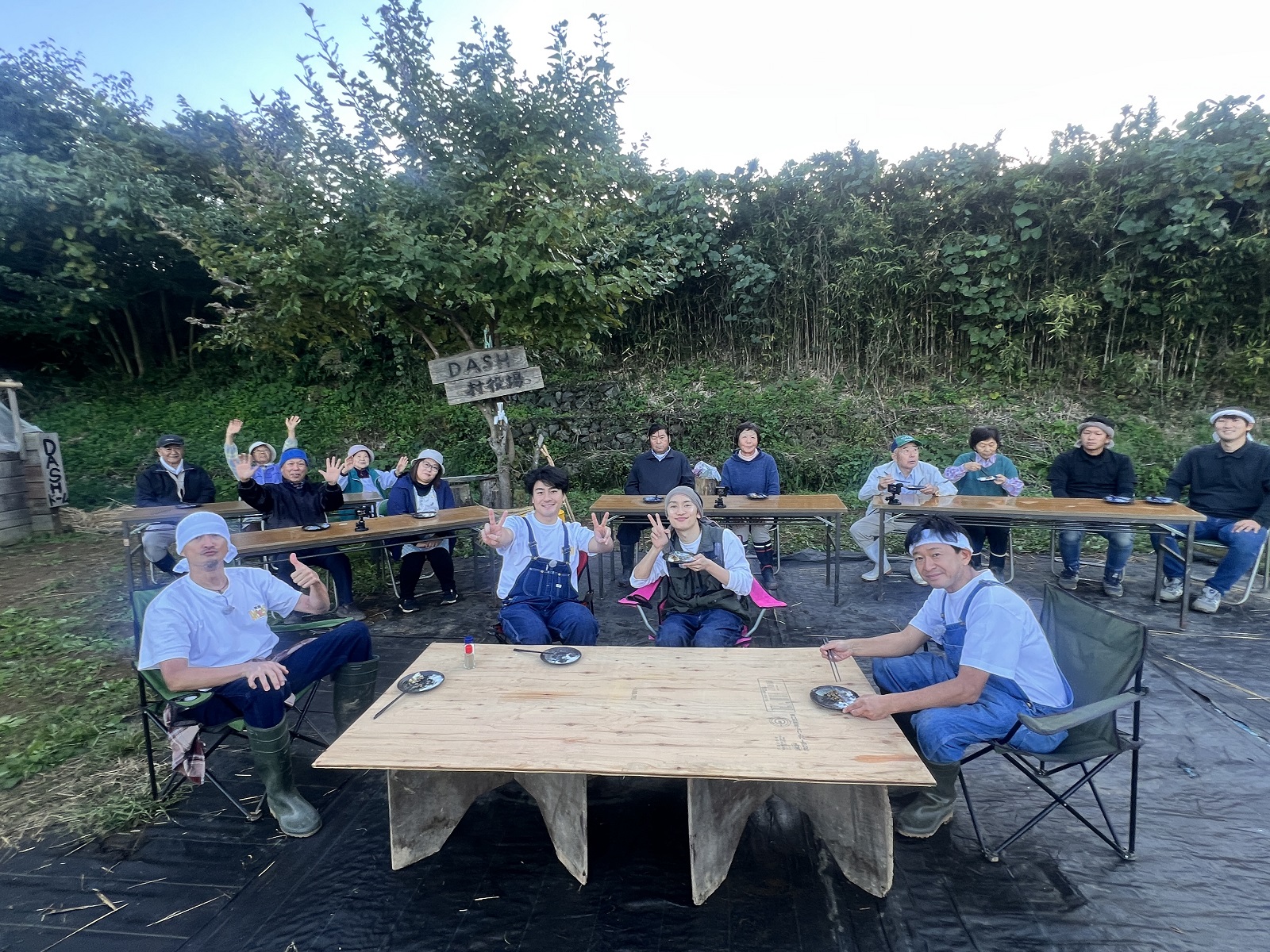 城島茂、松岡昌宏、SixTONESの森本慎太郎、なにわ男子の藤原丈一郎の写真