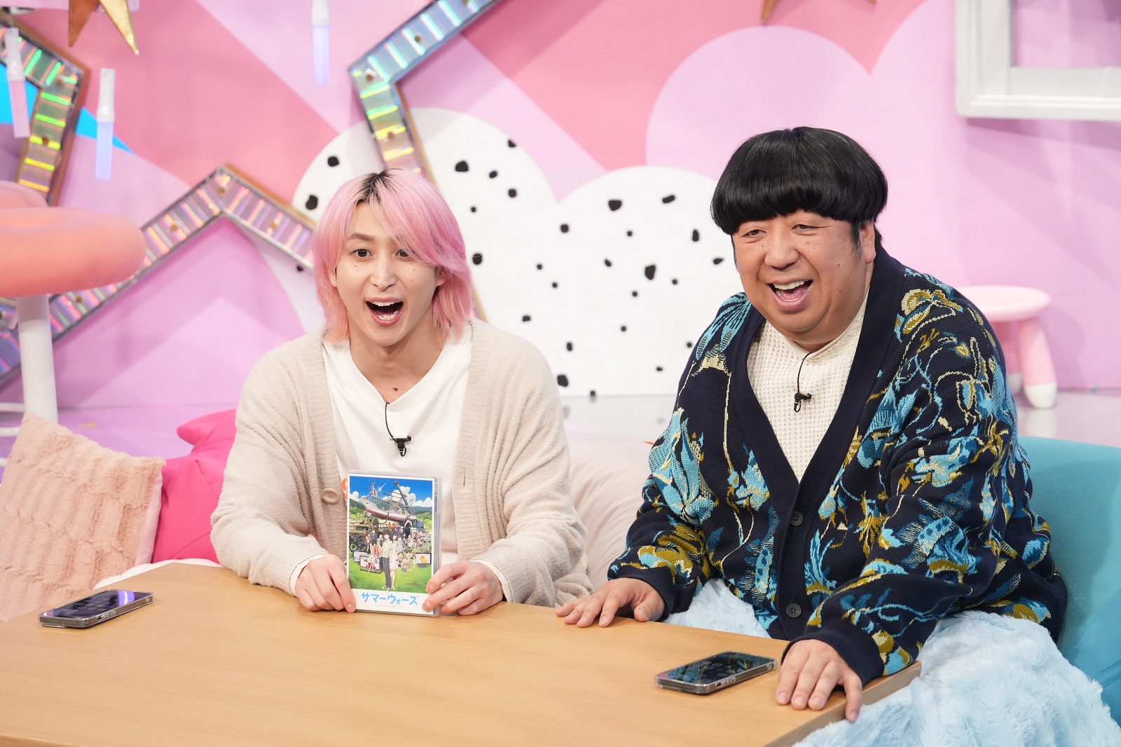 佐久間大介（Snow Man）、日村勇紀（バナナマン）の写真