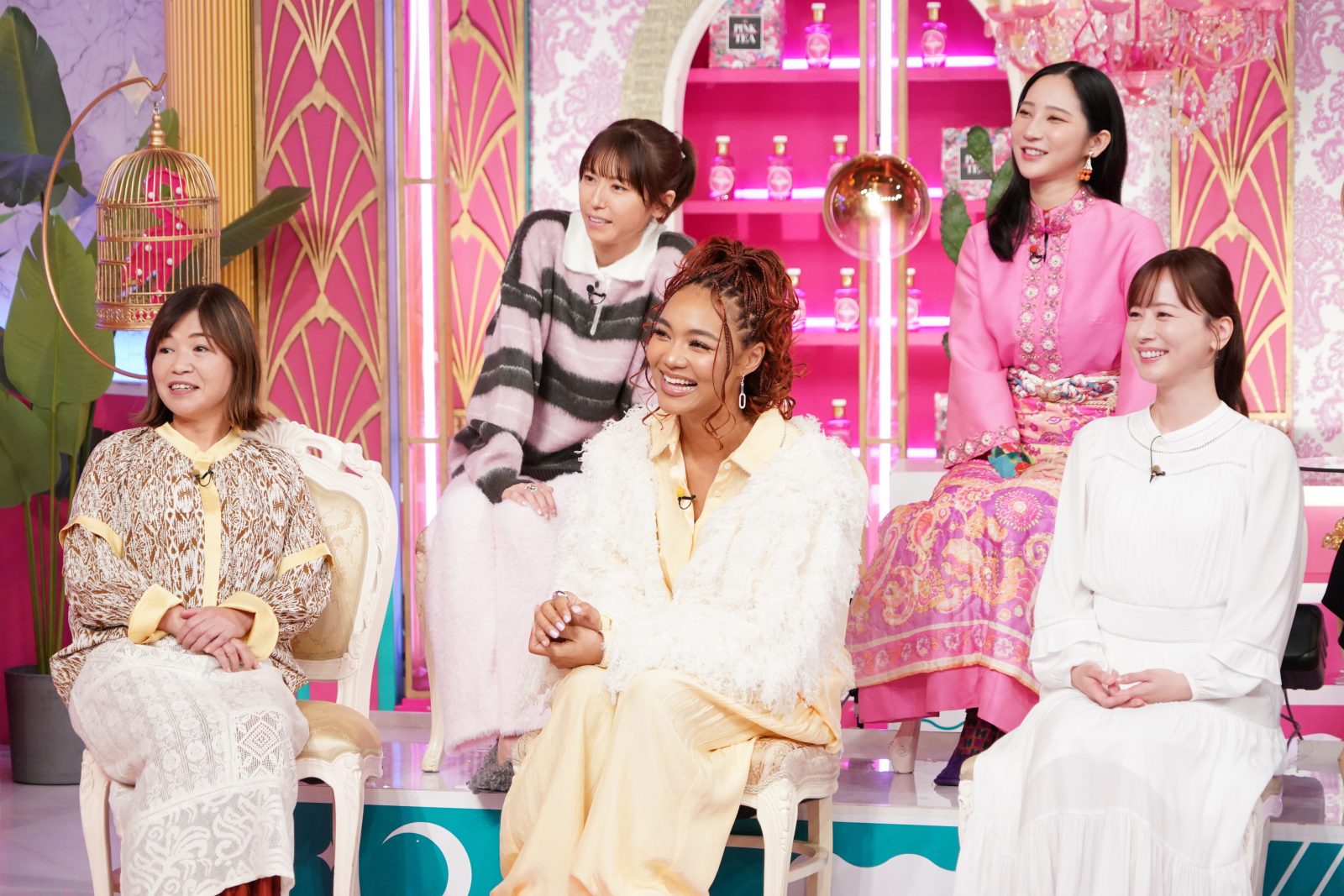 皆藤愛子らの写真