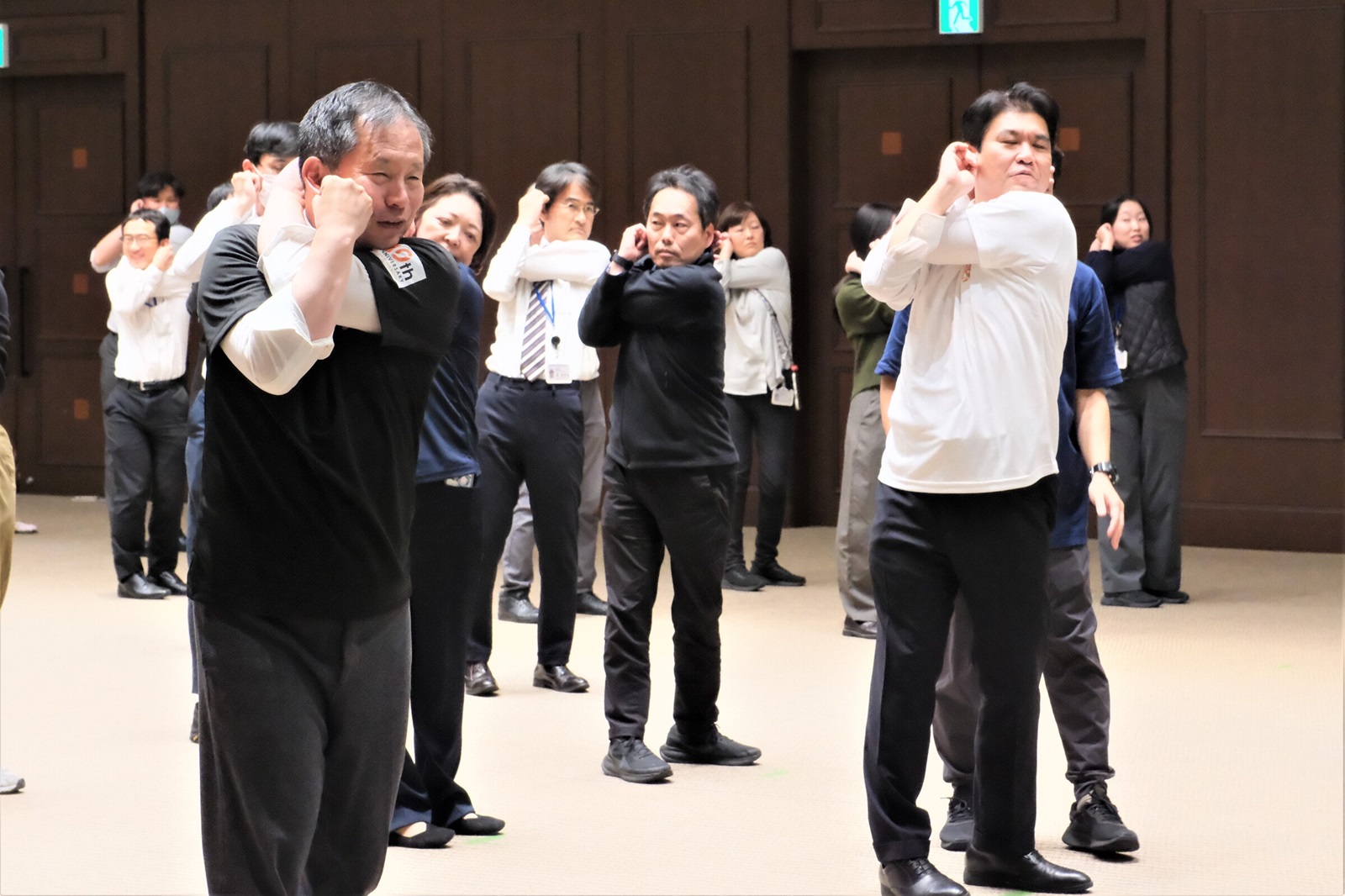 松本洋平文部科学大臣らの写真