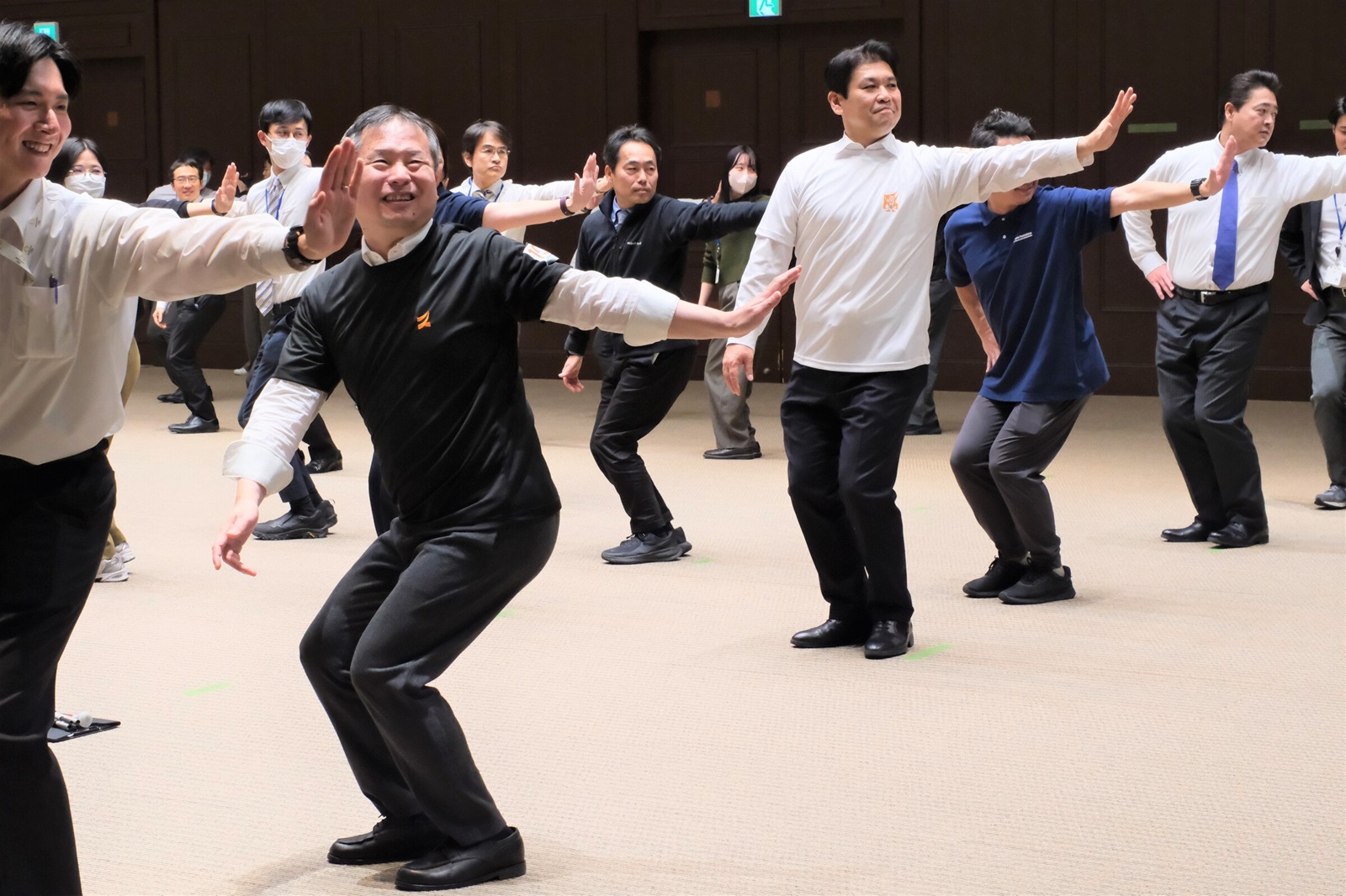 松本洋平文部科学大臣らの写真