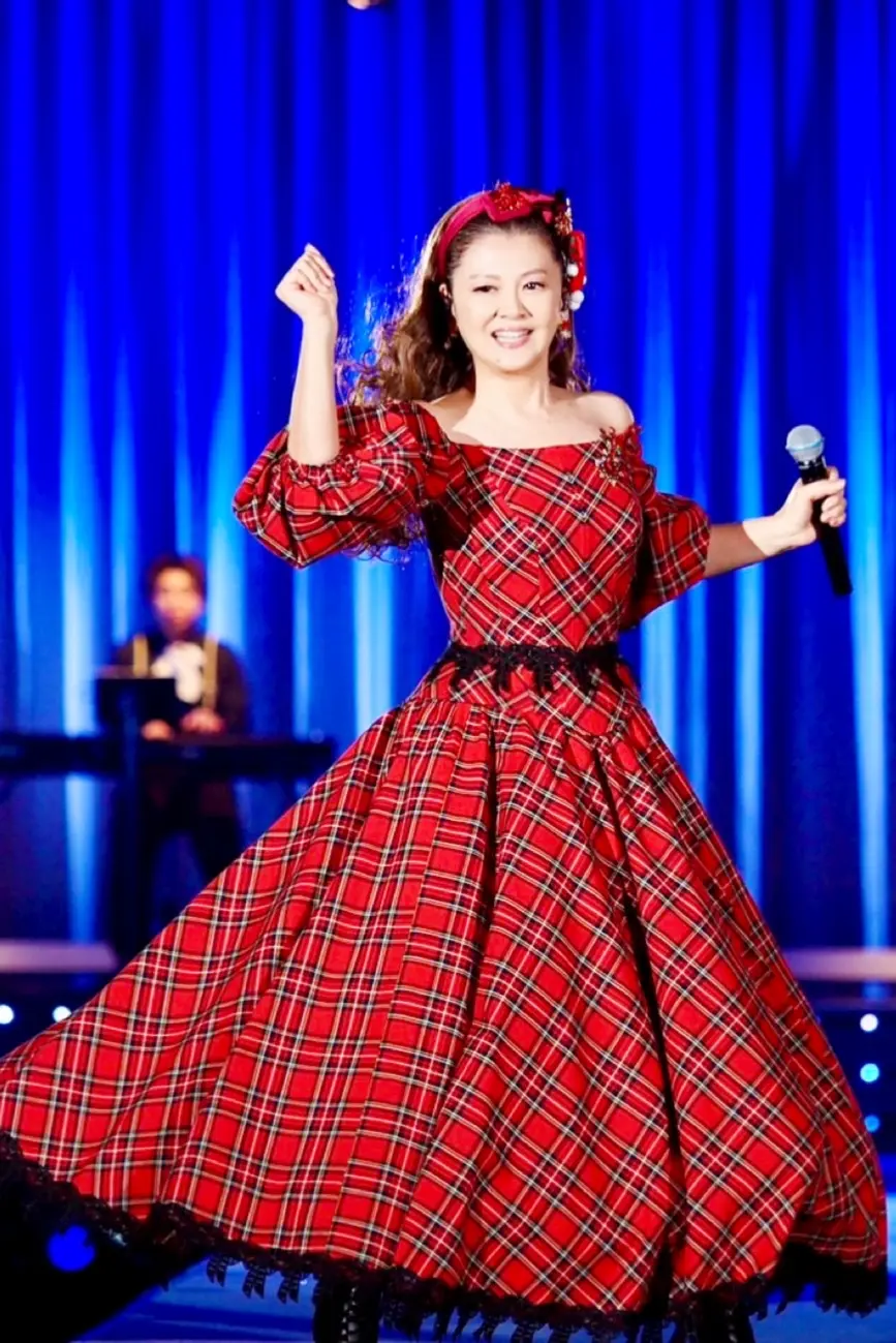 南野陽子、初のディナーショーで異例のファッションショーを披露！SNS