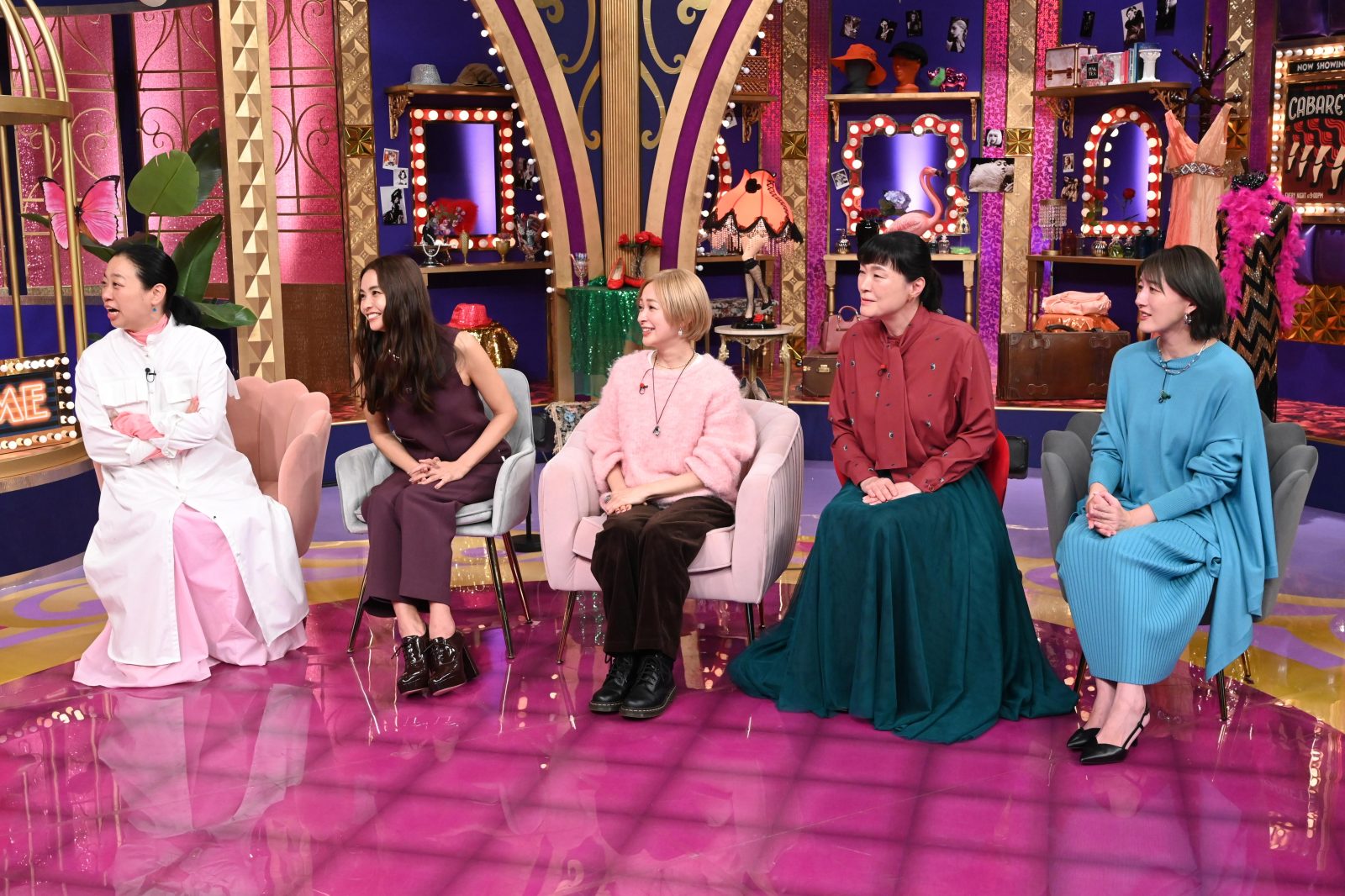 いとうあさこと滝沢眞規子と市井紗耶香と久保田磨希と大島由香里の写真