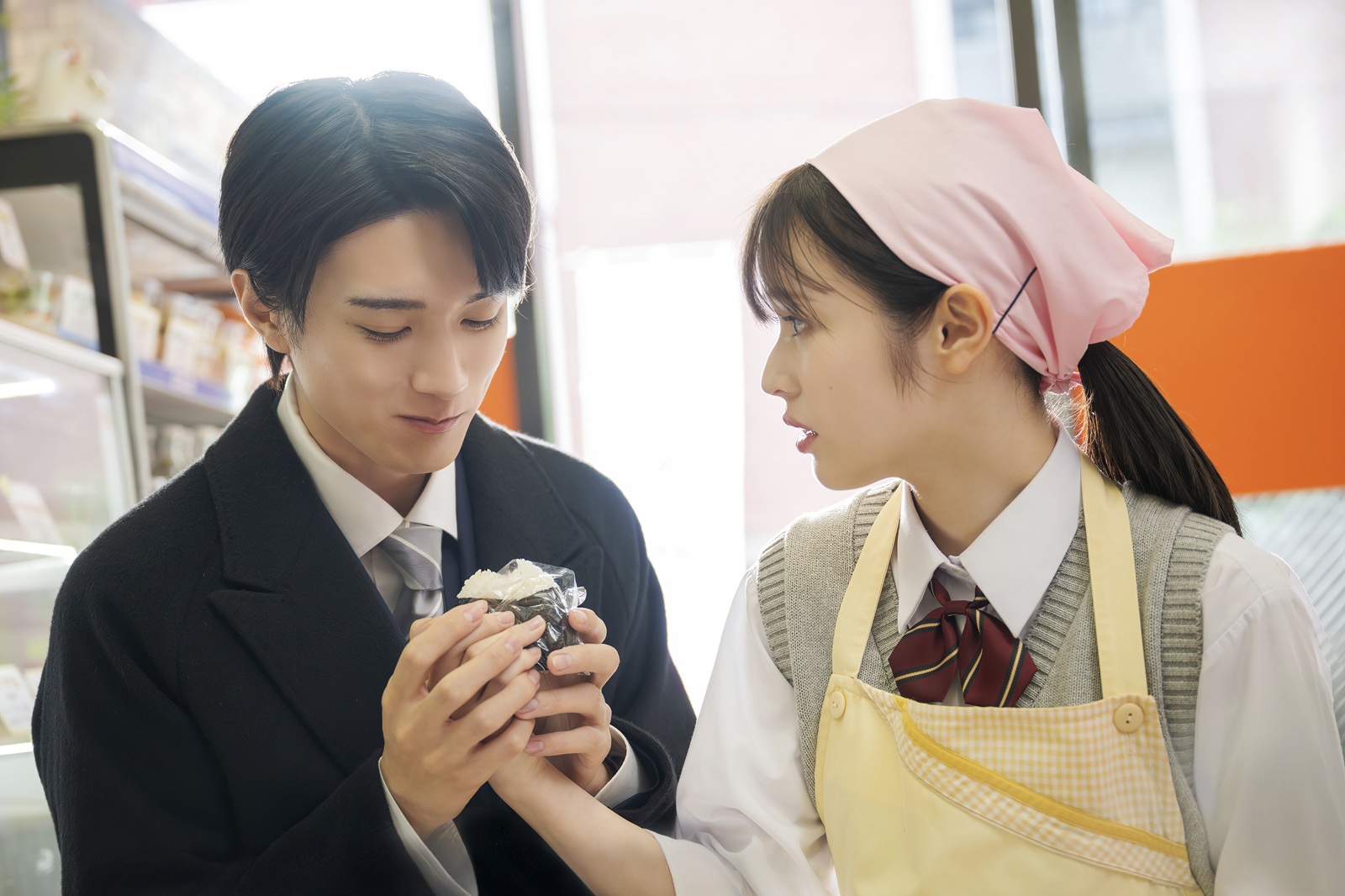 山中柔太朗と豊嶋花の写真