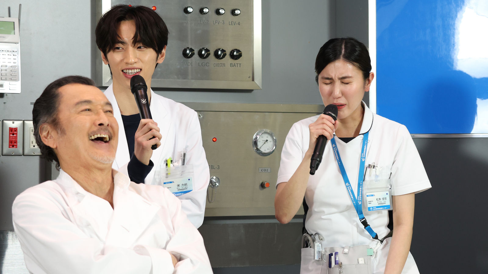 吉田鋼太郎、薄幸(納言)、許豊凡(INI)の写真(ドラマ『ヤンドク!』記者会見)