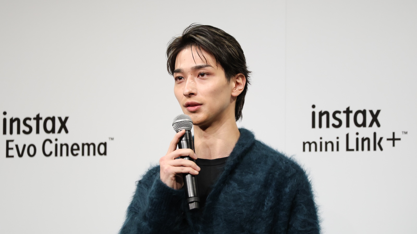 「富士フイルム instax™“チェキ”新製品発表会」に登壇した横浜流星