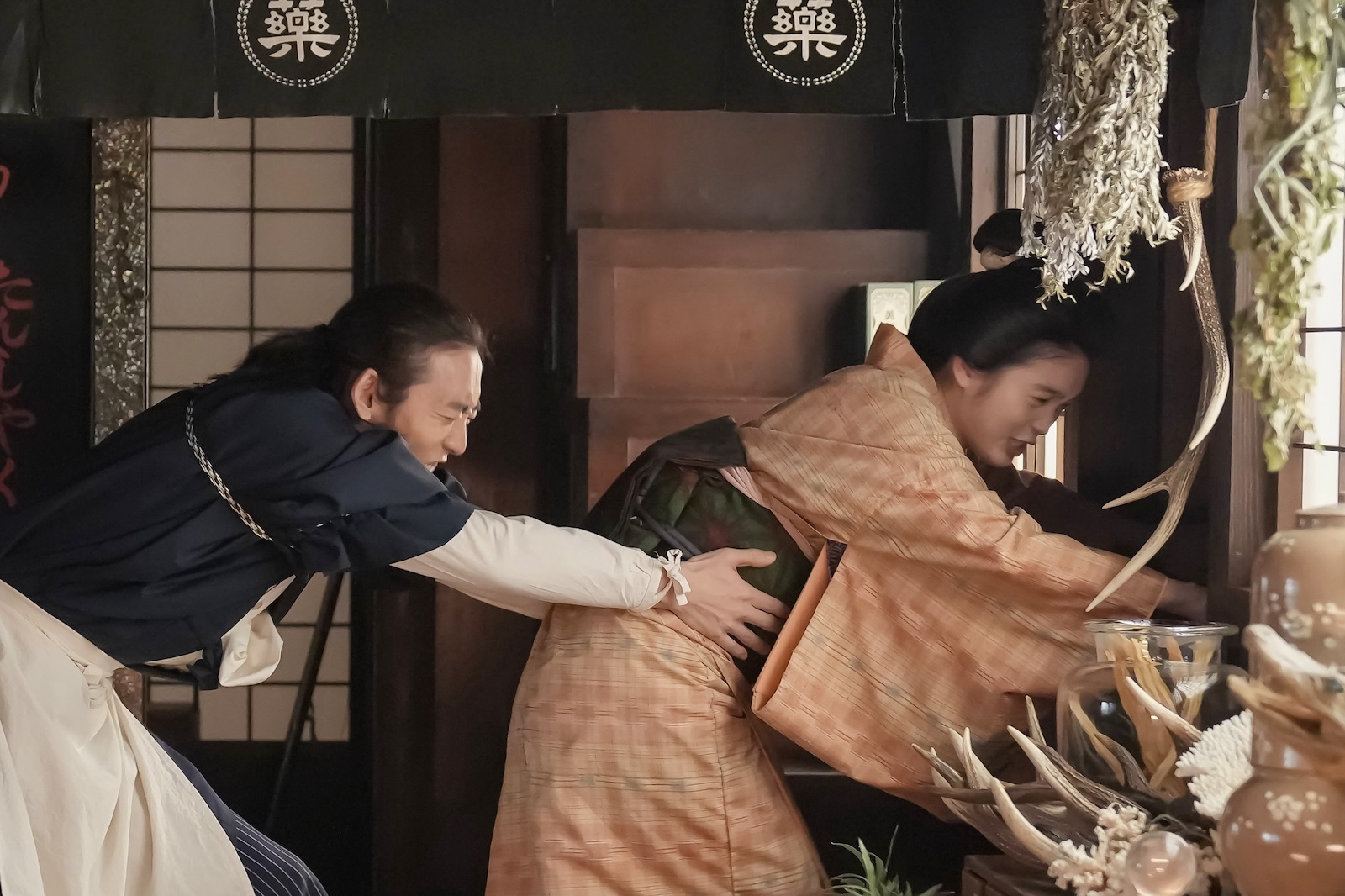 朝ドラ『ばけばけ』に出演する柄本時生、髙石あかり