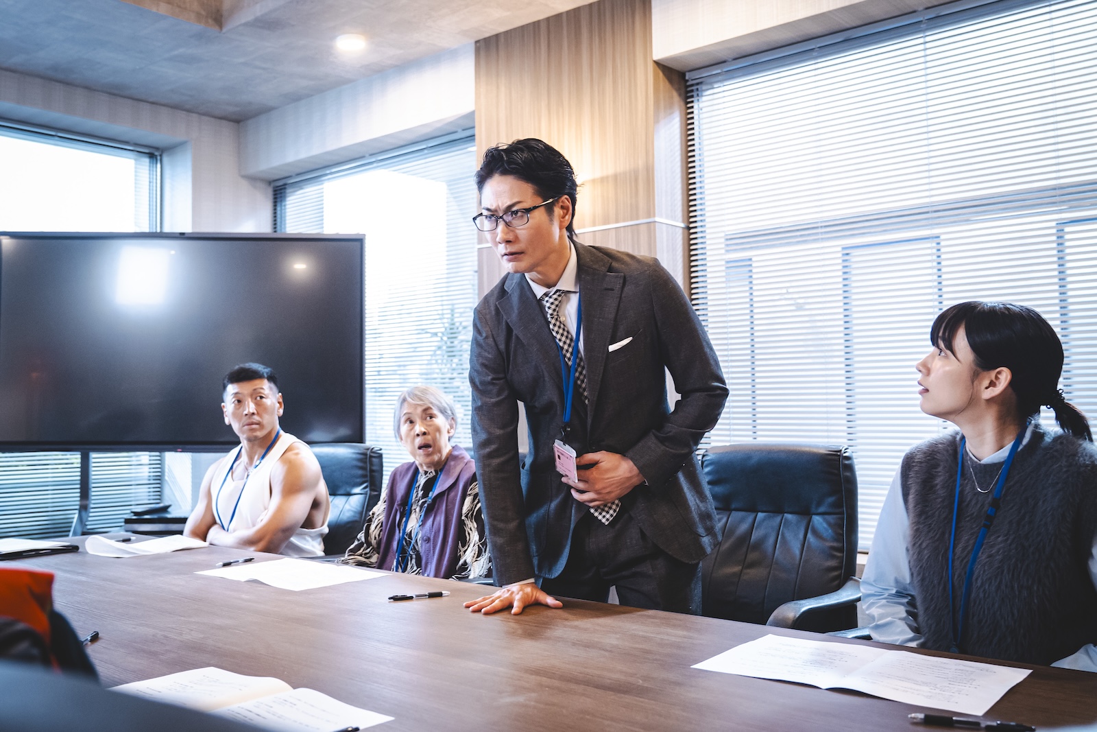 ドラマ『こちら予備自衛英雄補?!』に出演する戸次重幸、のん