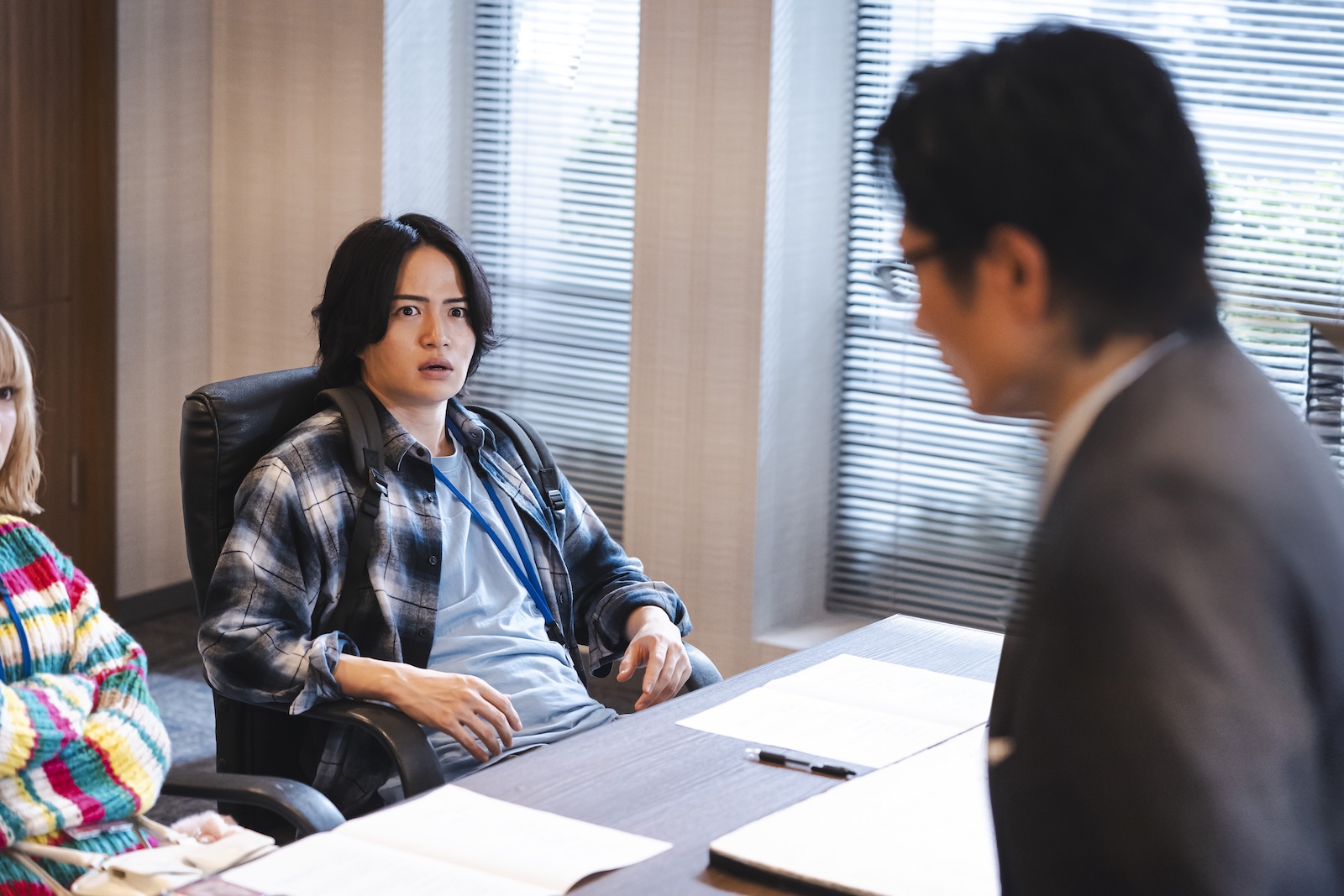 ドラマ『こちら予備自衛英雄補?!』に出演する戸次重幸、菊池風磨（timelesz）