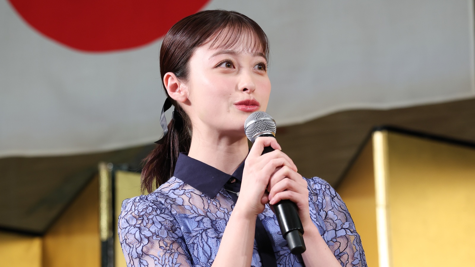 港区で開催された『二十歳（はたち）の集い』にサプライズで登壇した橋本環奈