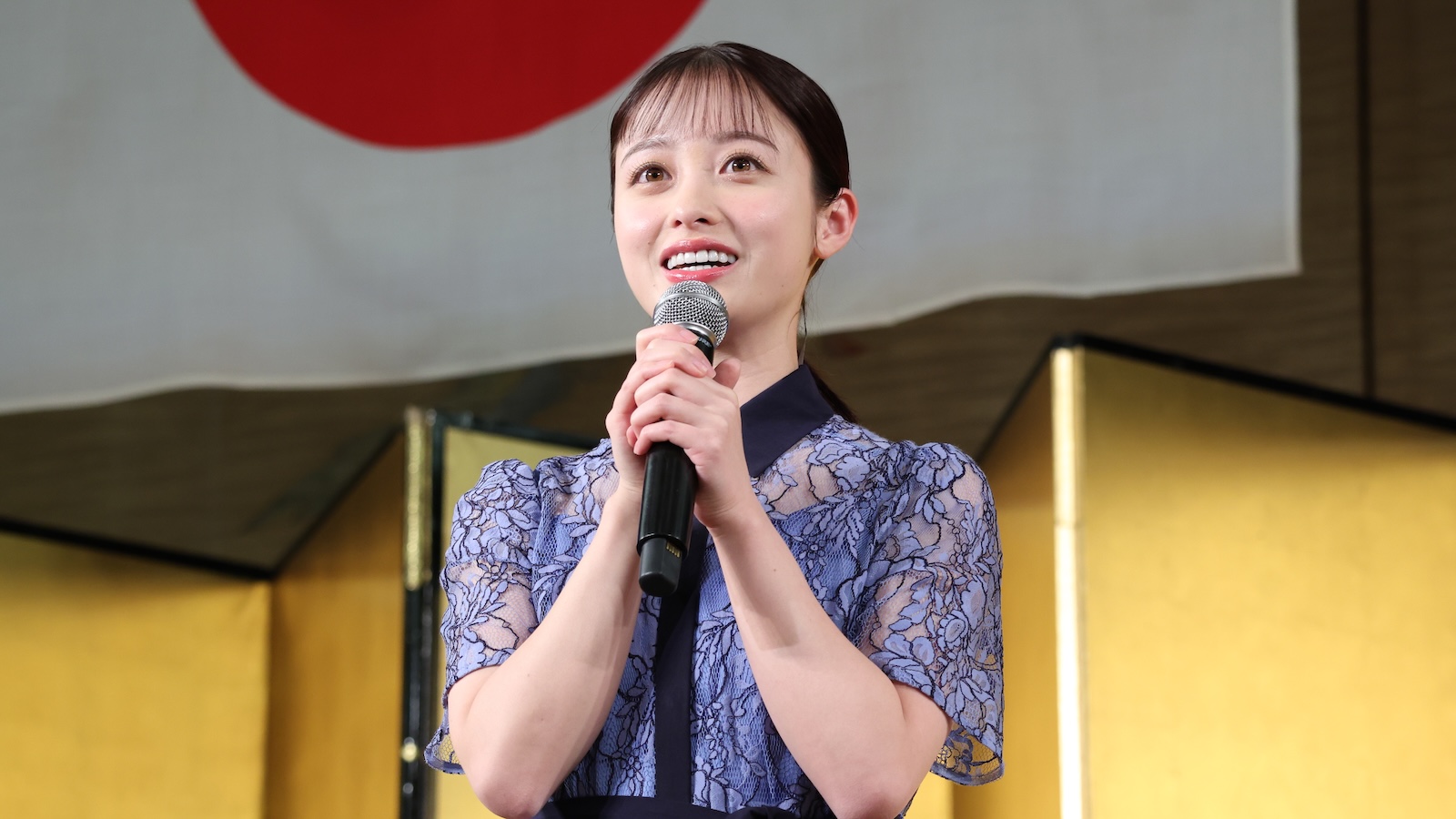 港区で開催された『二十歳（はたち）の集い』にサプライズで登壇した橋本環奈