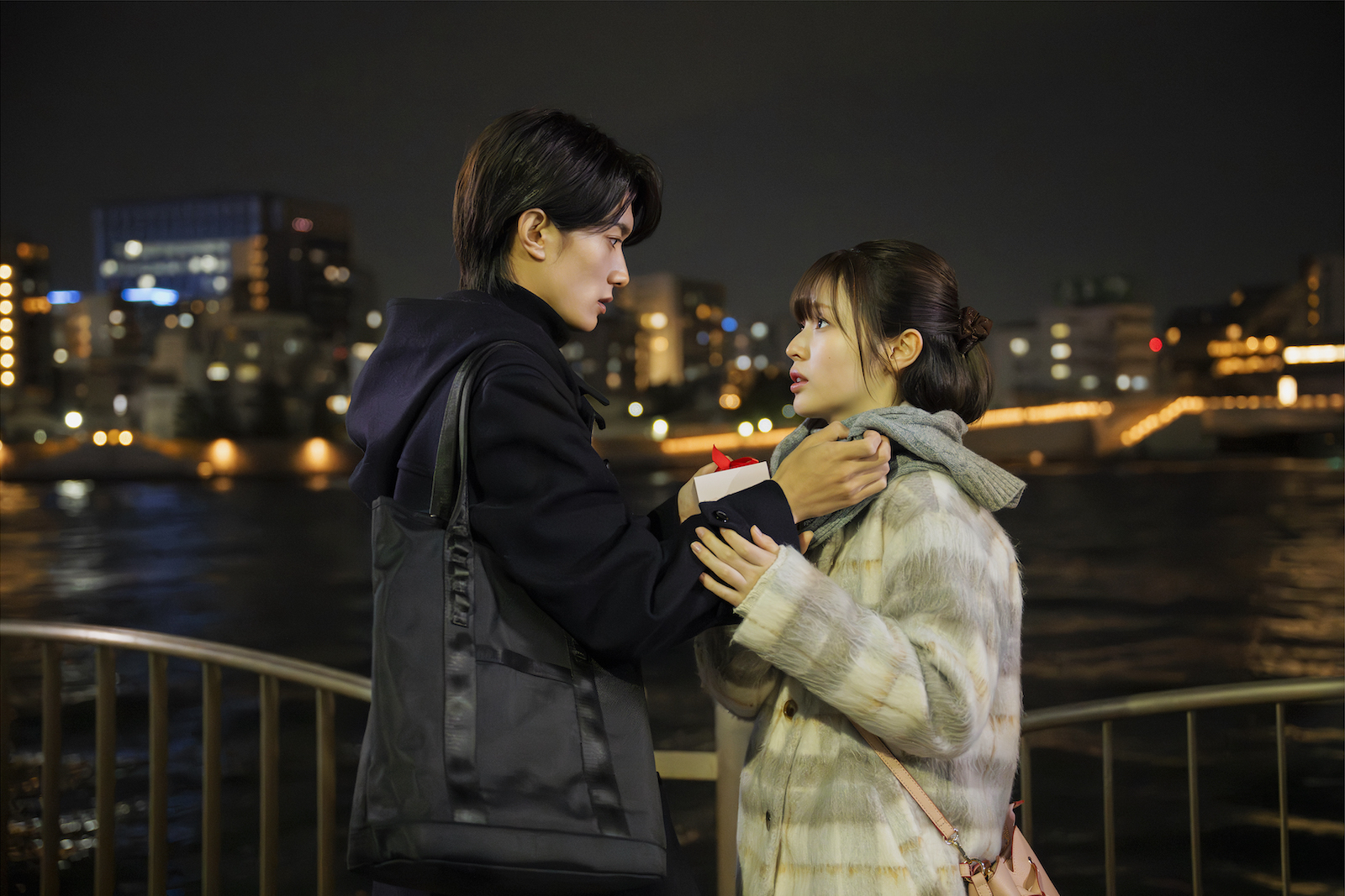 豊嶋花、山中柔太朗の写真