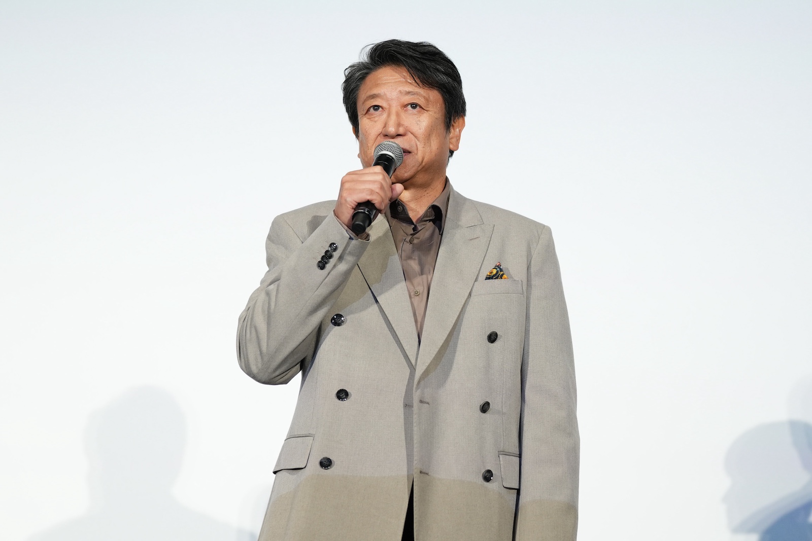 声優・井上和彦の写真（『葬送のフリーレン』舞台挨拶）