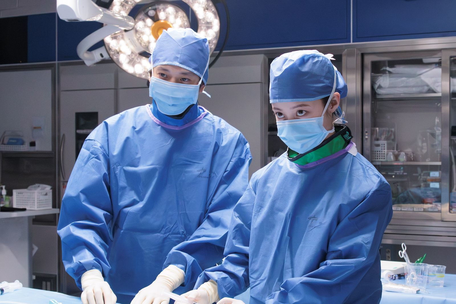 橋本環奈と向井理の写真