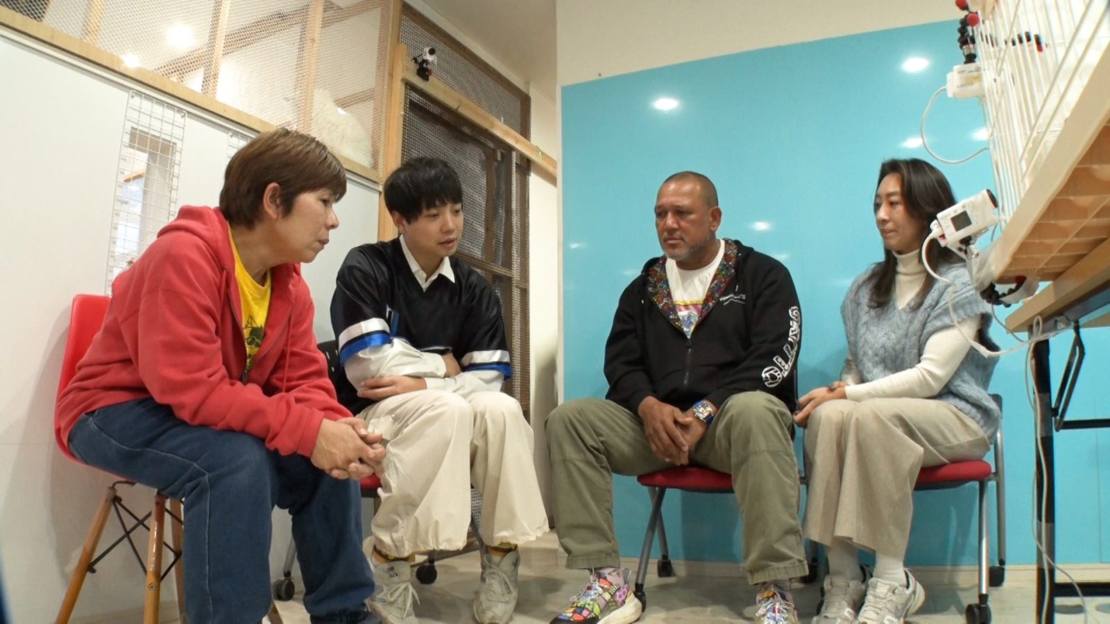 アレックス・ラミレスとティモンディ・前田裕太の写真