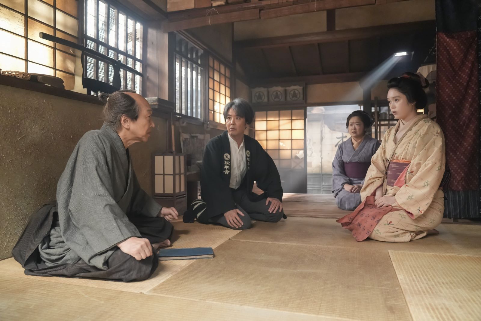 小日向文世、髙石あかり、岡部たかし、池脇千鶴の写真