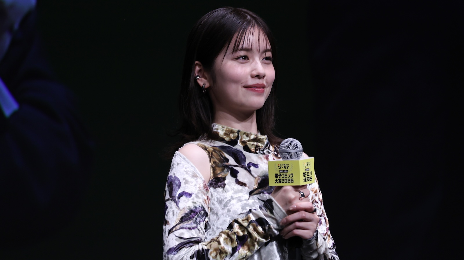 『みんなが選ぶ 電子コミック大賞 2026』授賞式に登壇した小芝風花