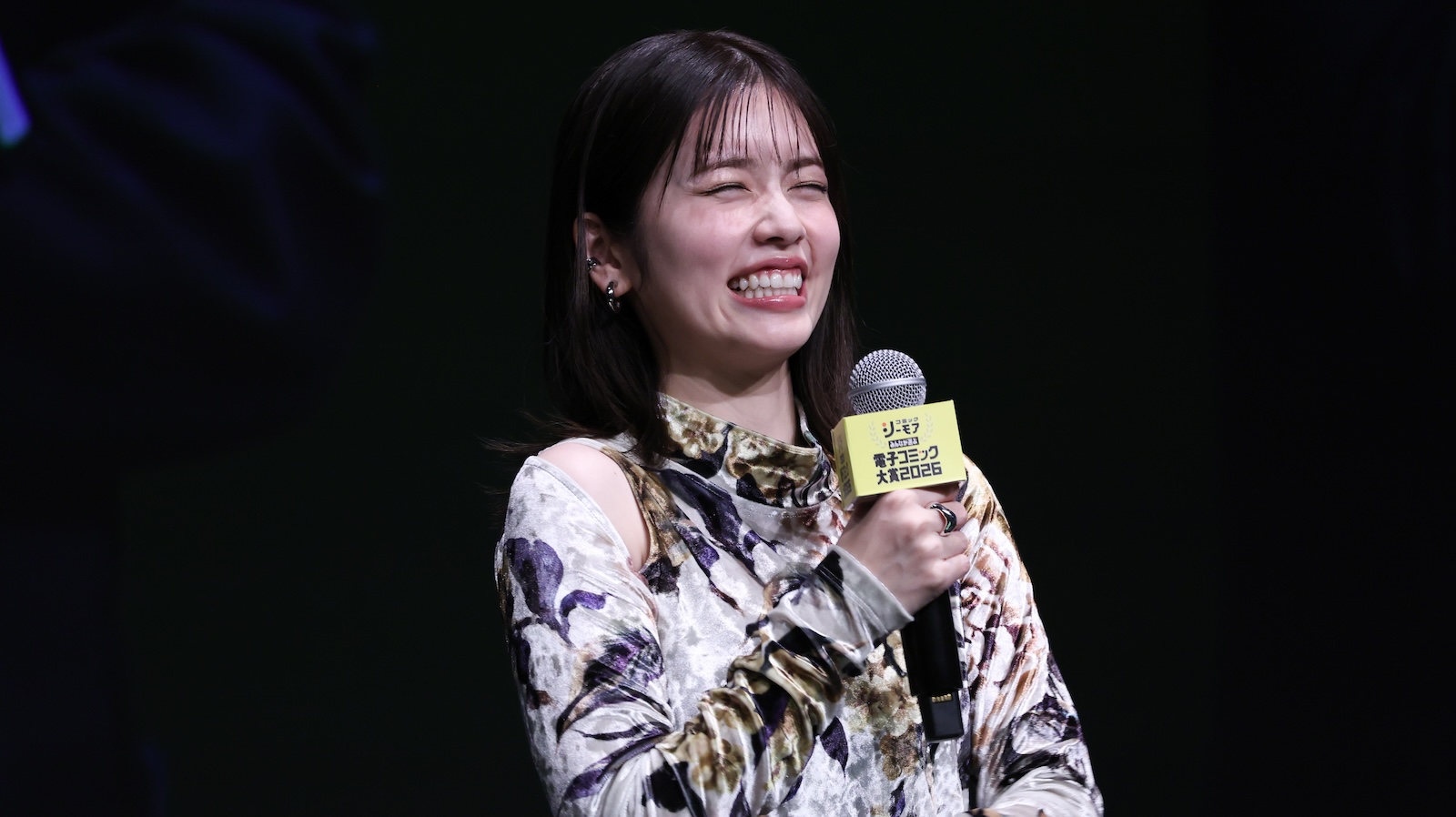 『みんなが選ぶ 電子コミック大賞 2026』授賞式に登壇した小芝風花