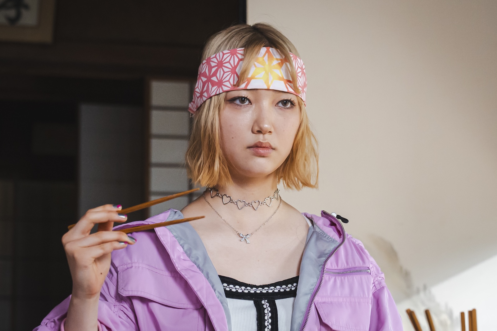 ドラマ『こちら予備自衛英雄補?!』に出演する小宮山莉渚